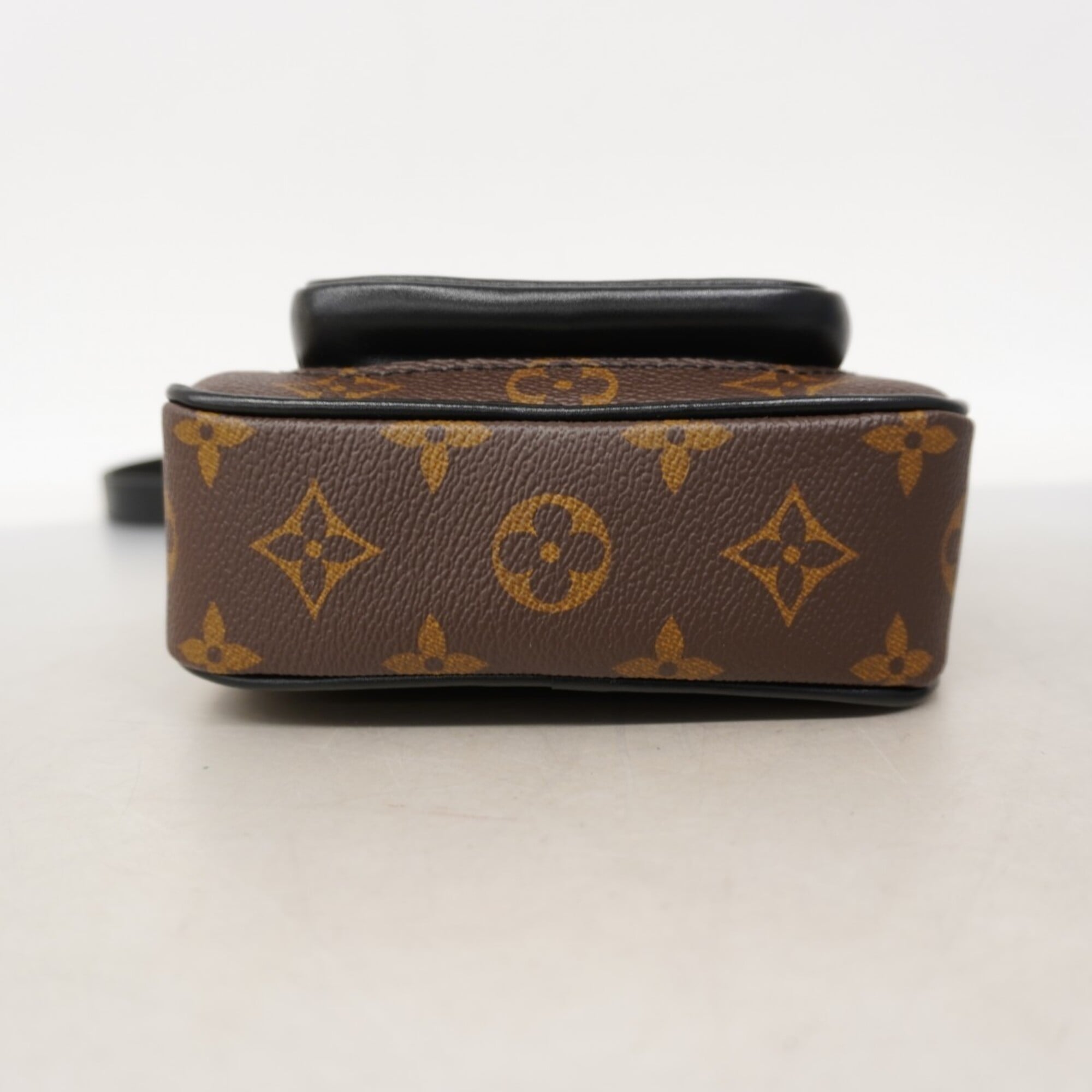 Louis Vuitton Brown Shoulder Bag (Pre-Owned)