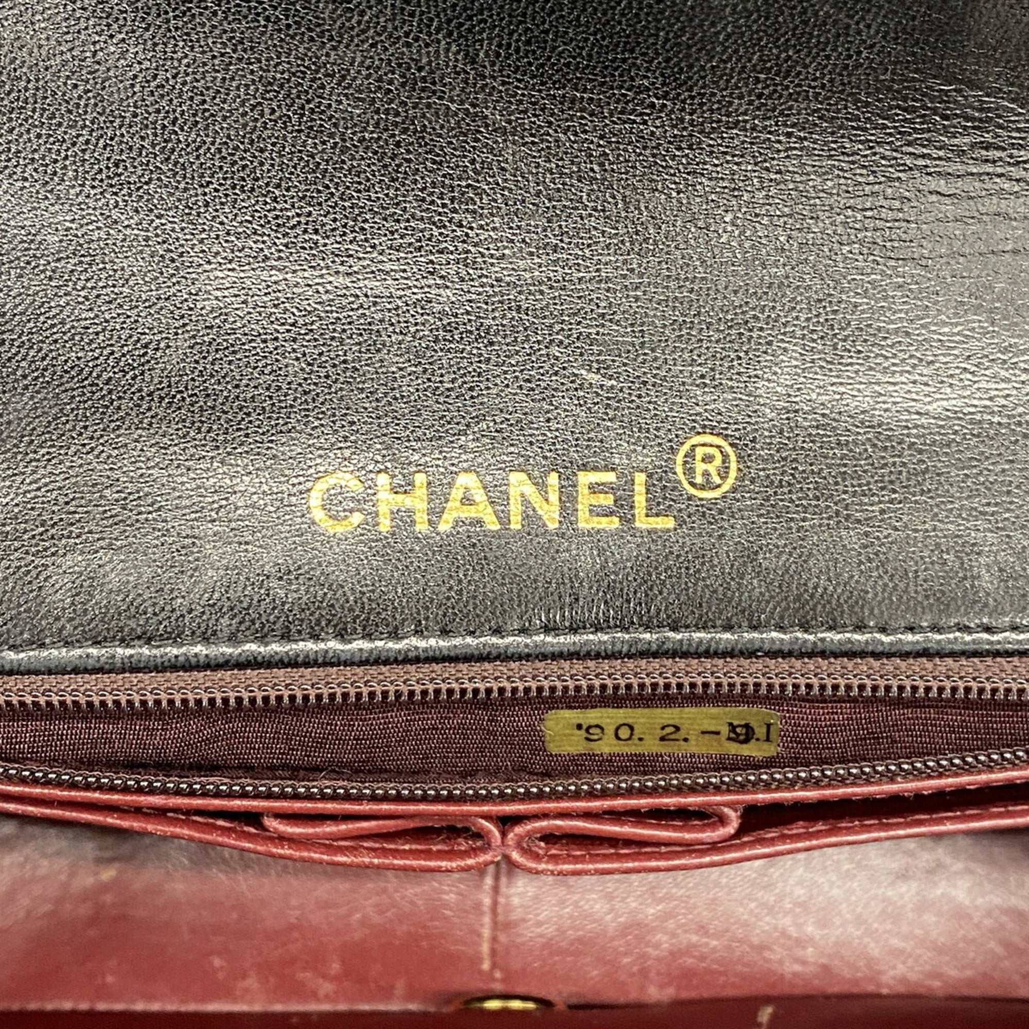 Chanel Black Leather Shoulder Bag (Pre-Owned)