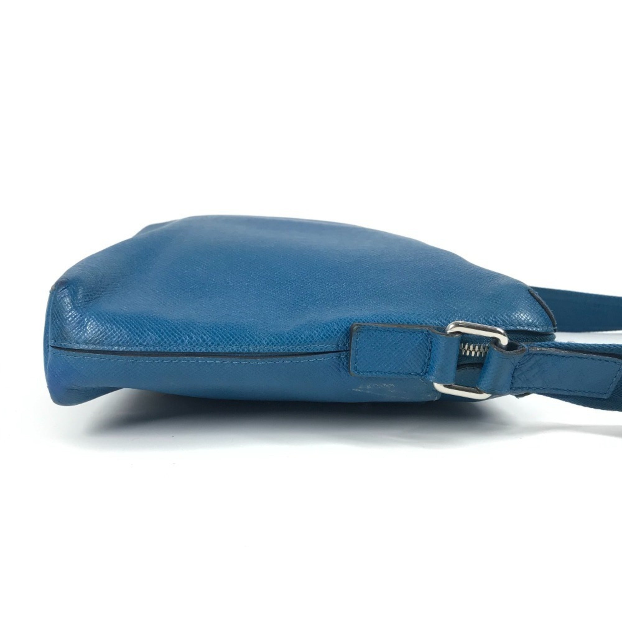 Louis Vuitton Blue Taiga Leather Messenger Bag Shoulder Bag (Pre-Owned)