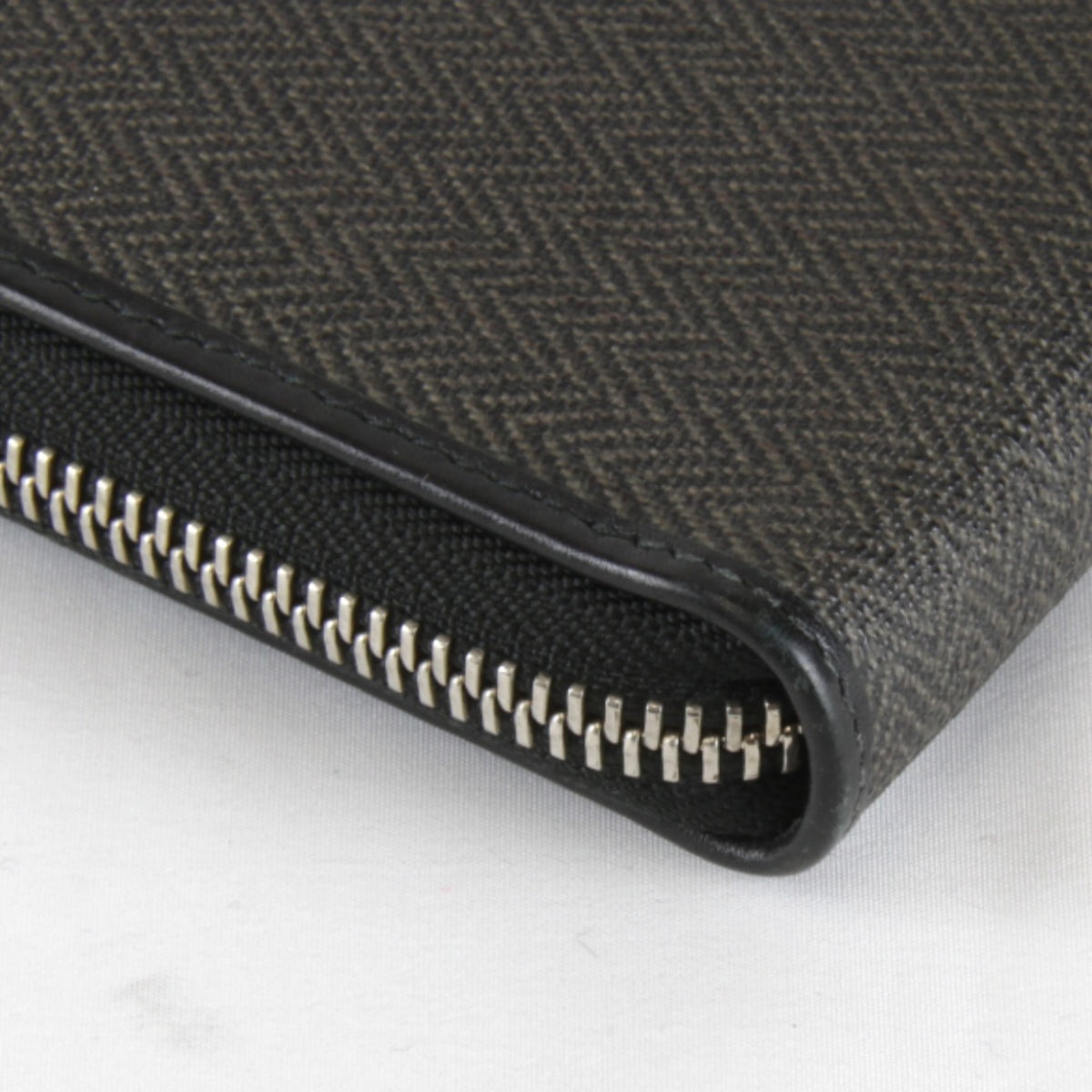Bvlgari Black Leather Long Wallet (Bi-Fold) (Pre-Owned)