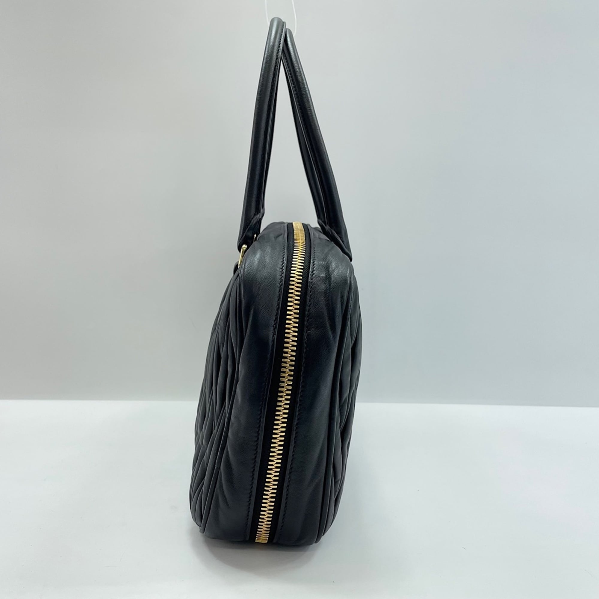 Miu Miu Matelasse Black Handbag (Pre-Owned)