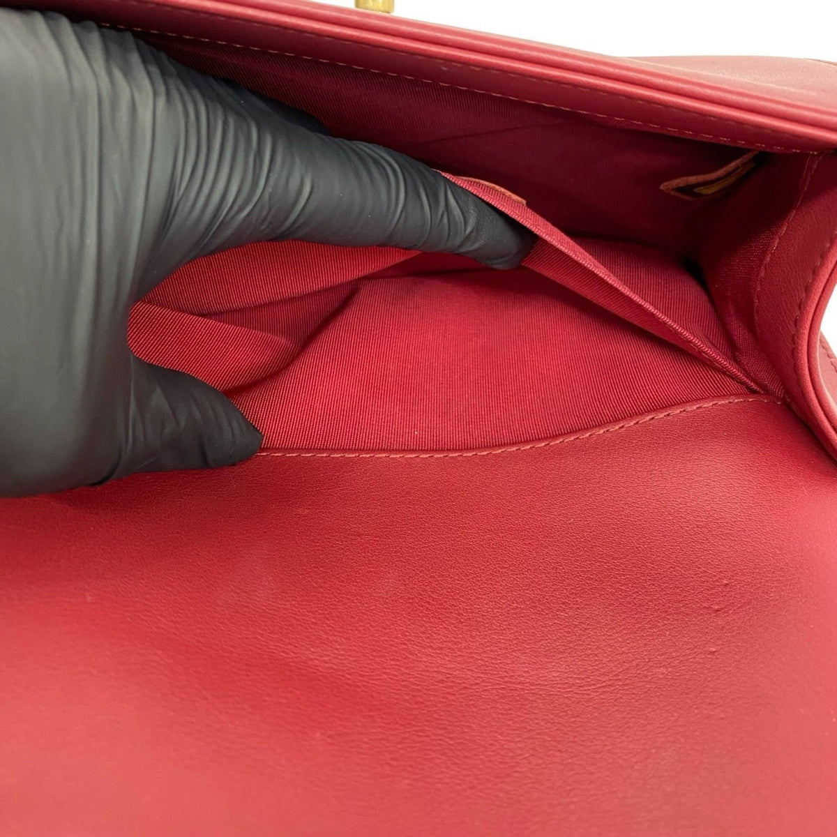 Chanel Red Color Leather Shoulder Bag (Pre-Owned)