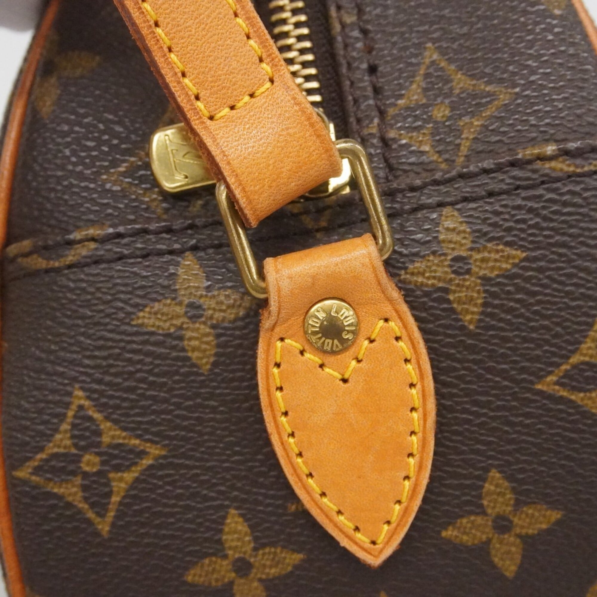 Louis Vuitton Brown Shoulder Bag (Pre-Owned)