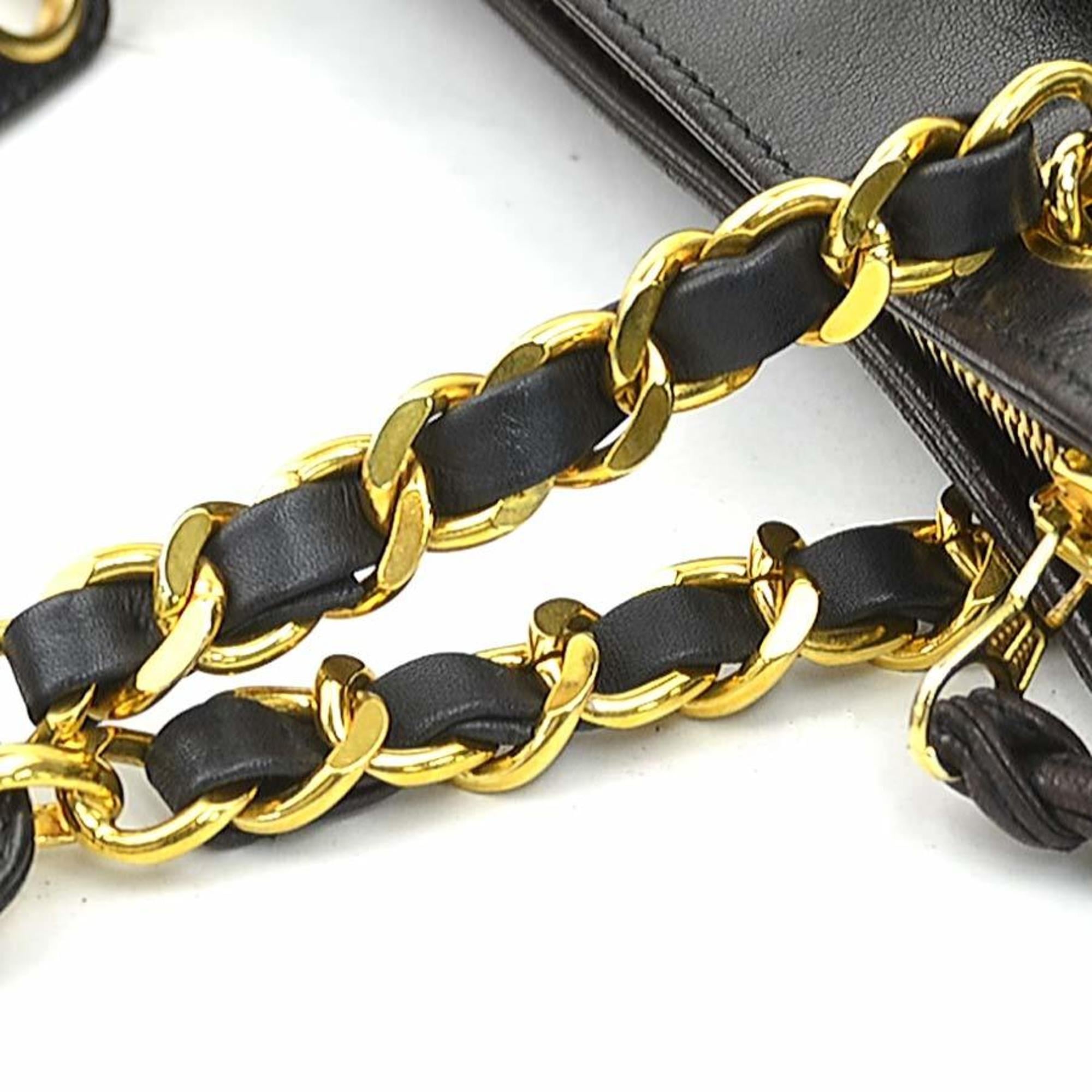 Chanel Black Leather Shoulder Bag (Pre-Owned)
