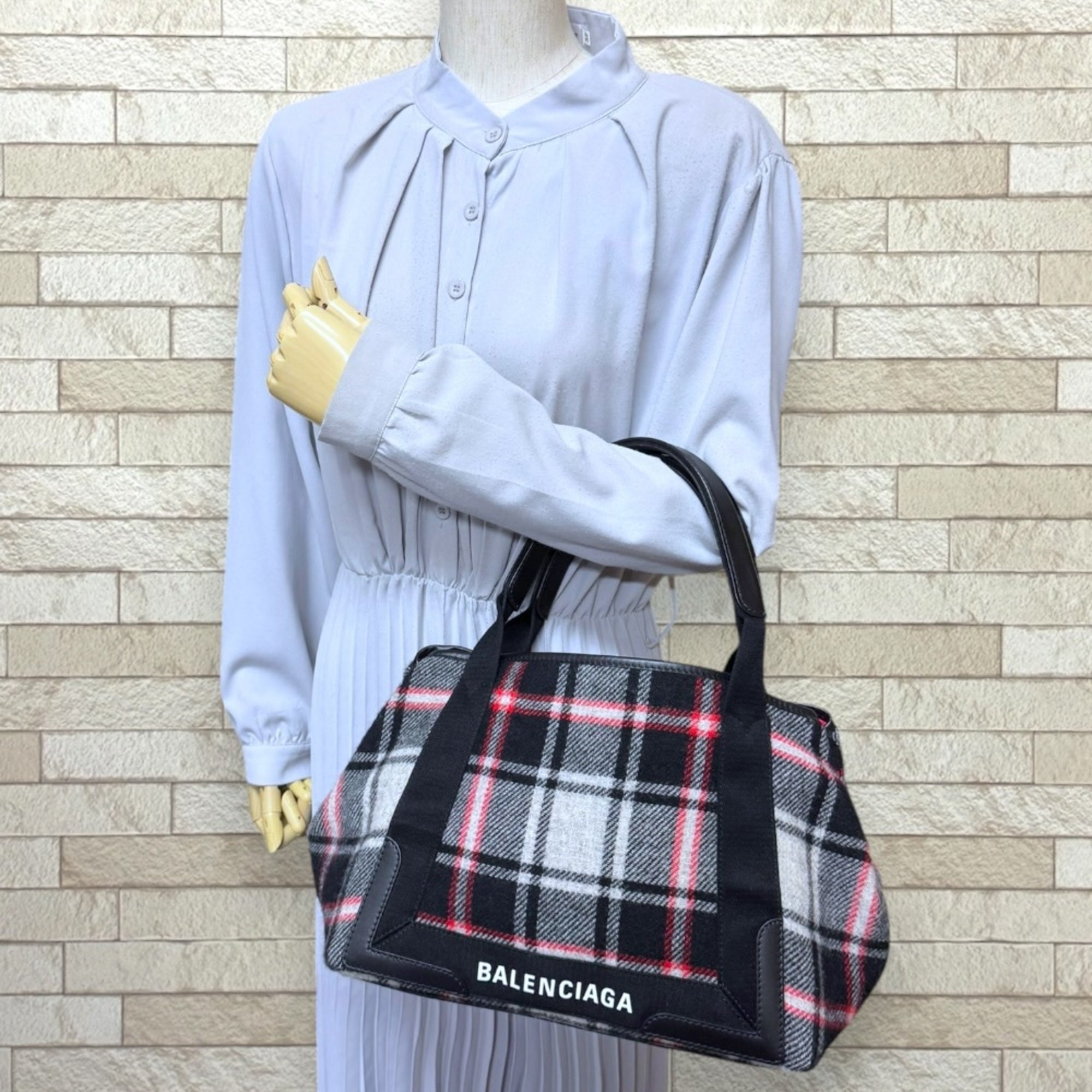 Balenciaga Black Red Color White Wool Handbag (Pre-Owned)