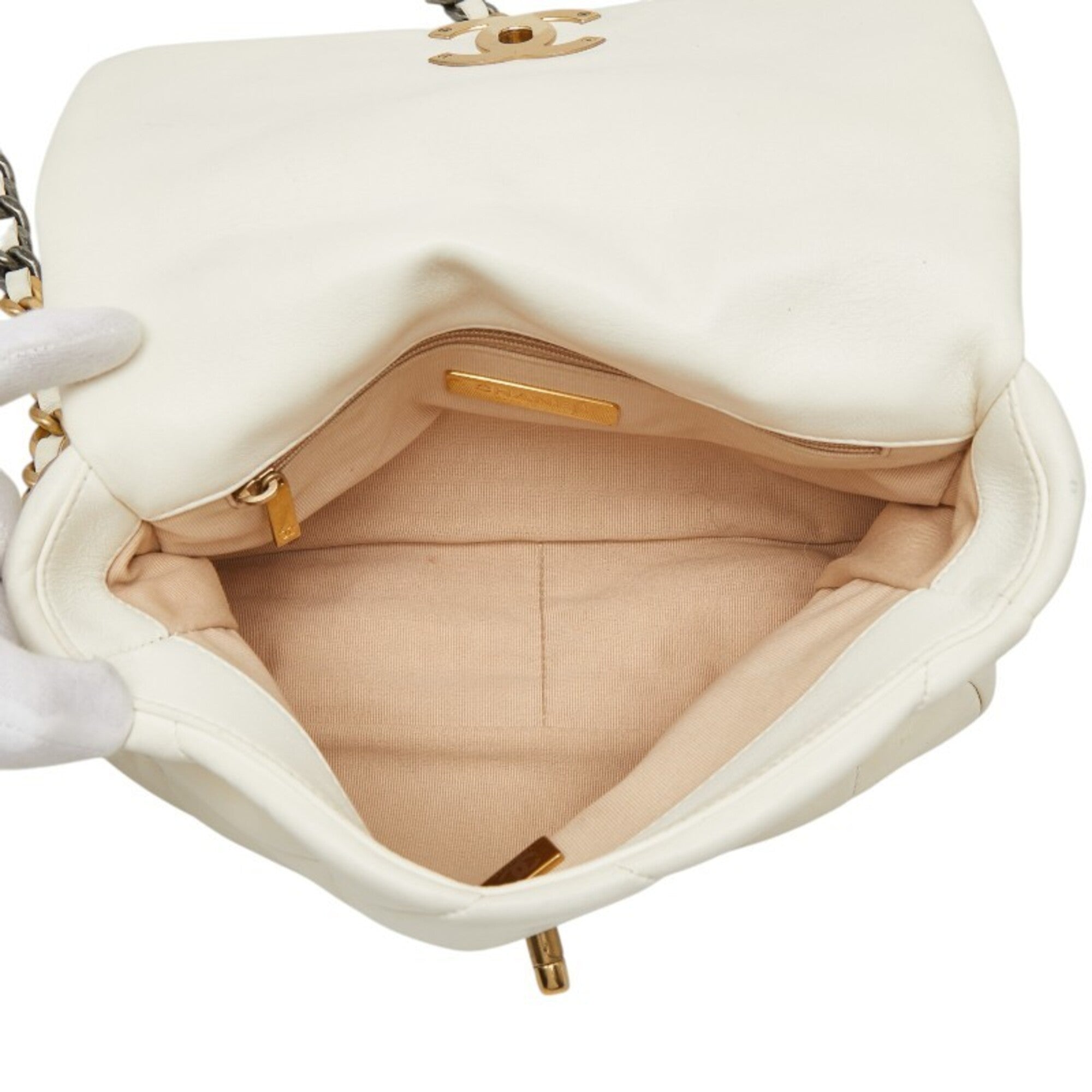 Chanel White Shoulder Bag (Pre-Owned)