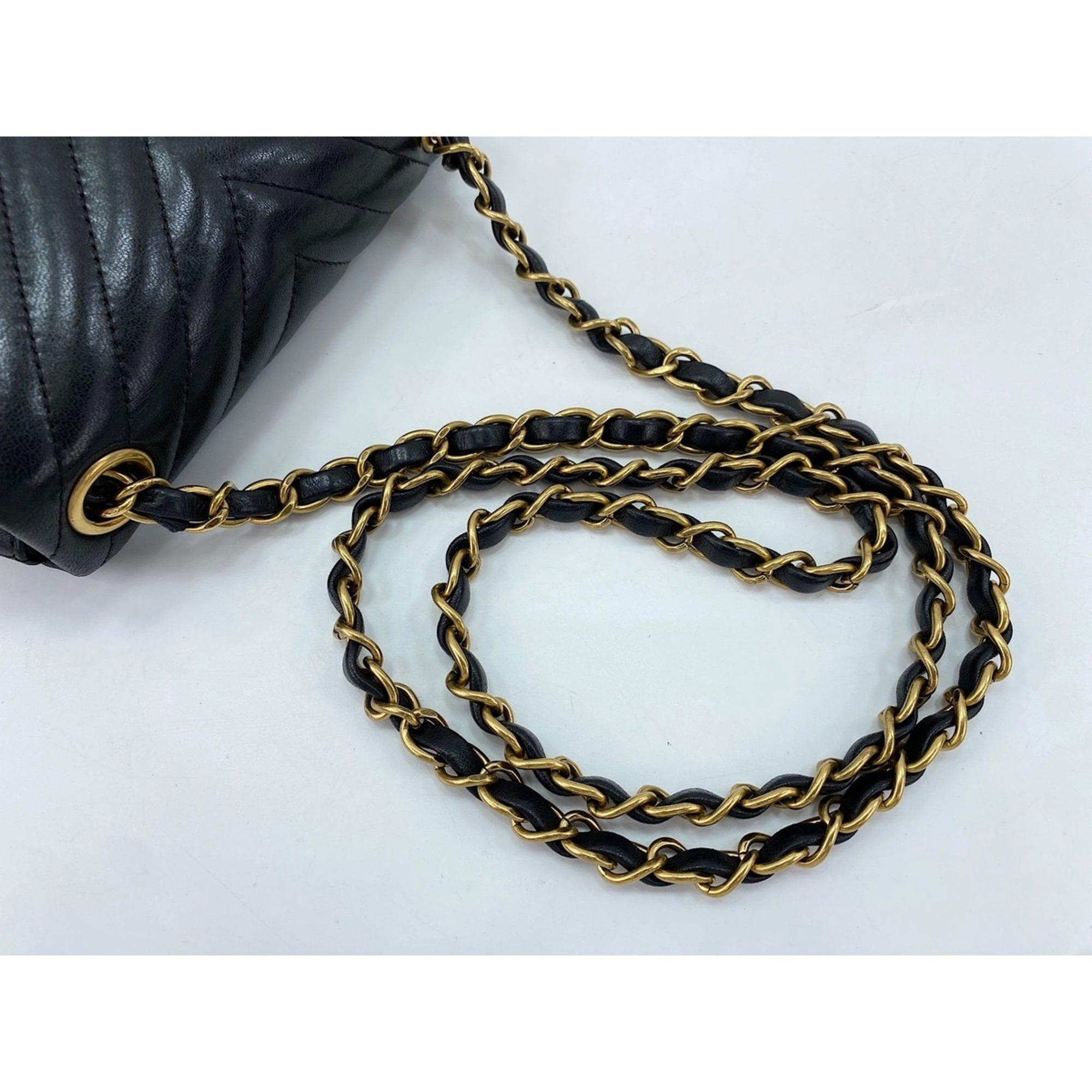 Chanel Black Shoulder Bag (Pre-Owned)