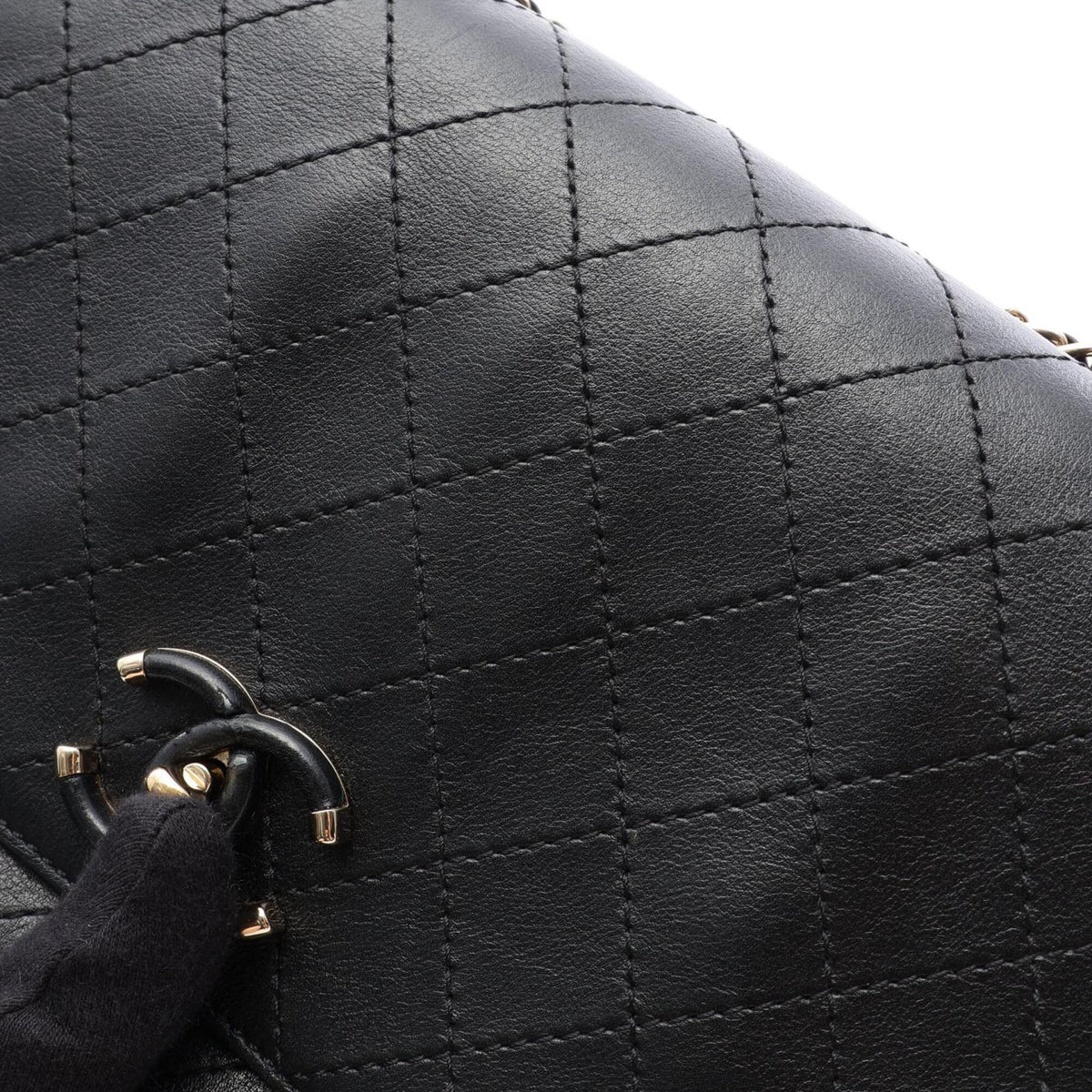 Chanel Black Leather Handbag Shoulder Bag (Pre-Owned)