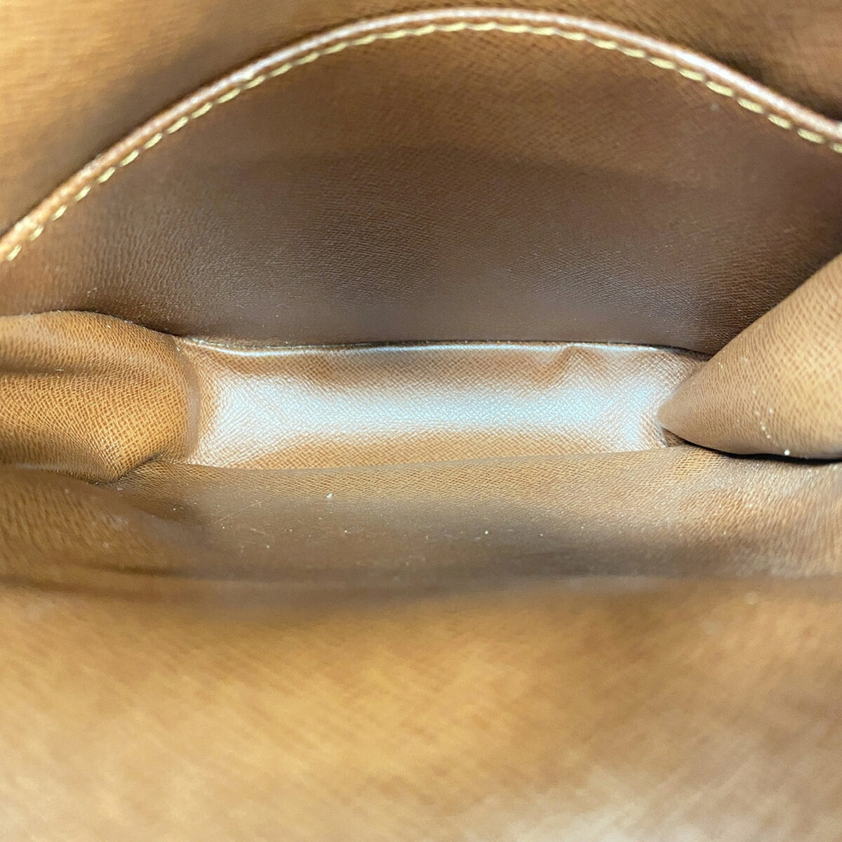 Louis Vuitton Brown Shoulder Bag (Pre-Owned)
