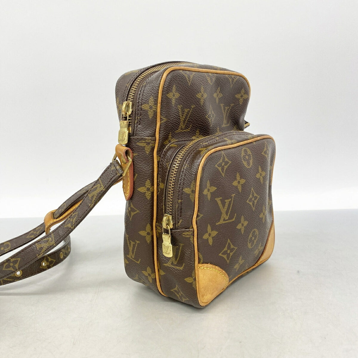 Louis Vuitton Brown Shoulder Bag (Pre-Owned)