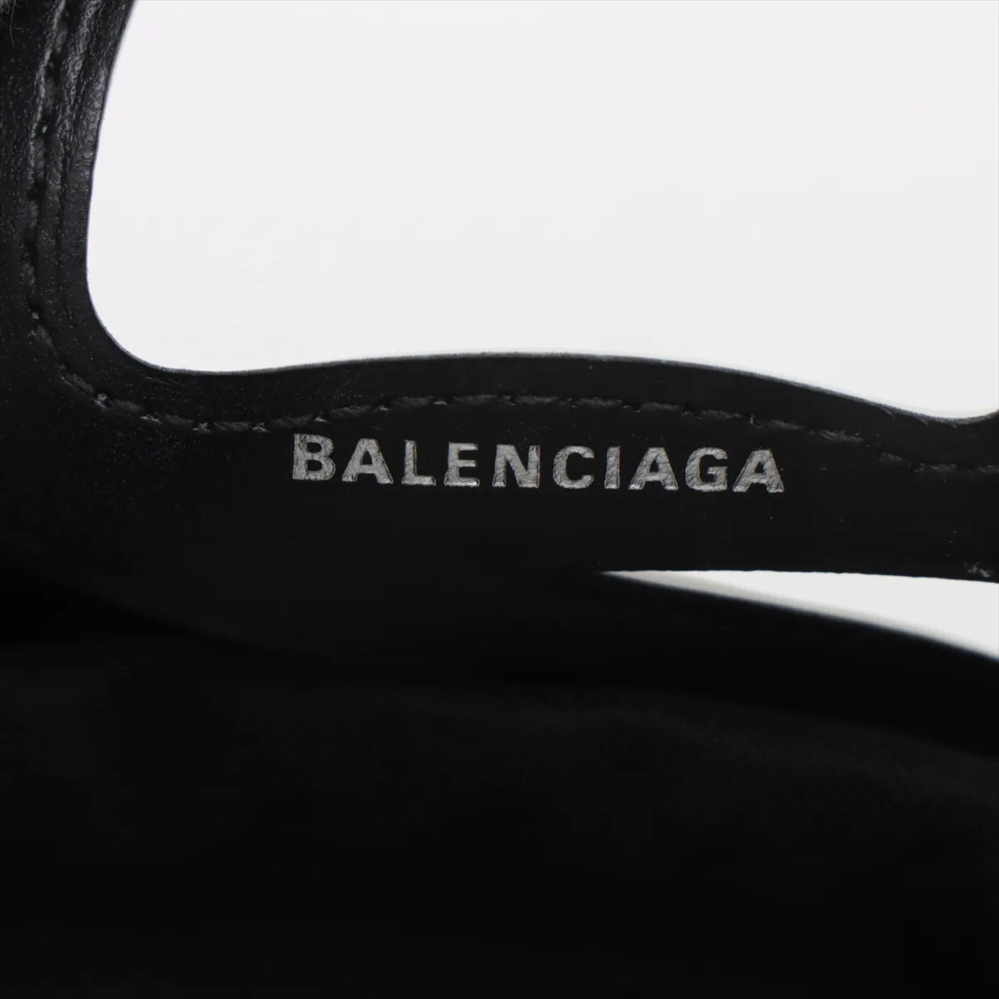 Balenciaga White Leather Basket Handbag Shoulder Bag (Pre-Owned)