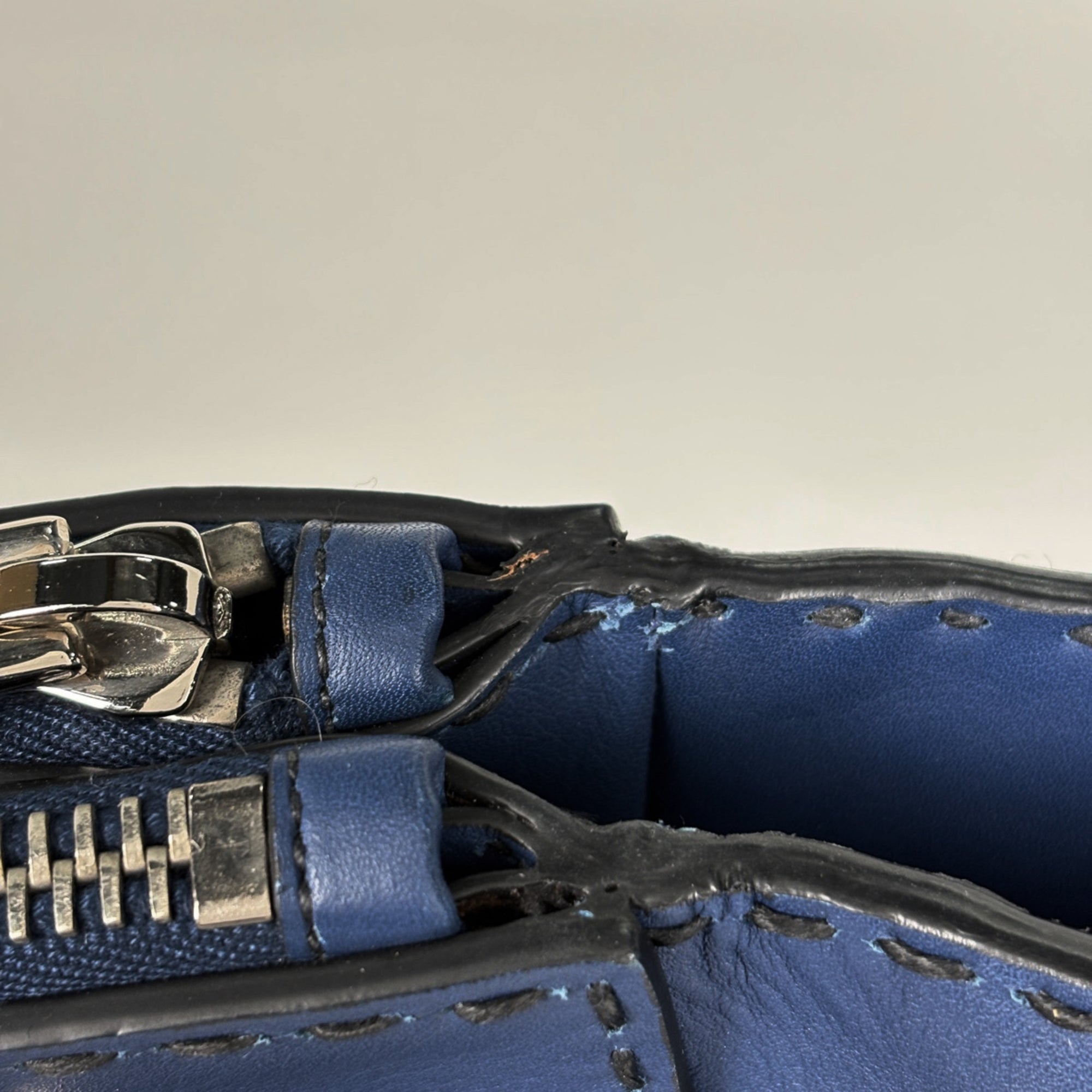 Prada Blue Leather Handbag (Pre-Owned)