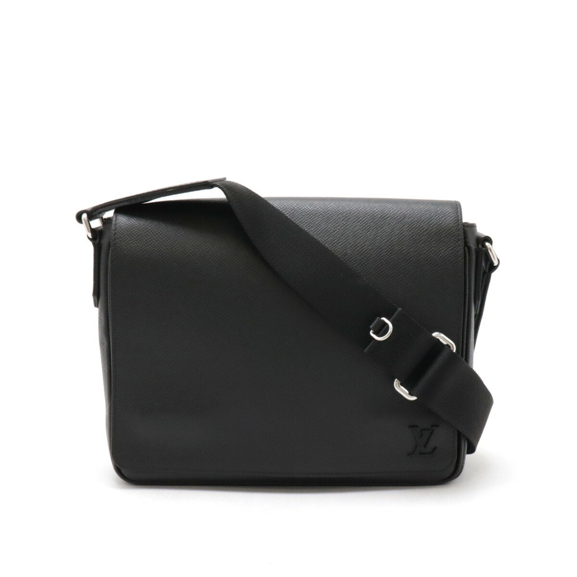 Louis Vuitton Noir Taiga Leather Shoulder Bag (Pre-Owned)