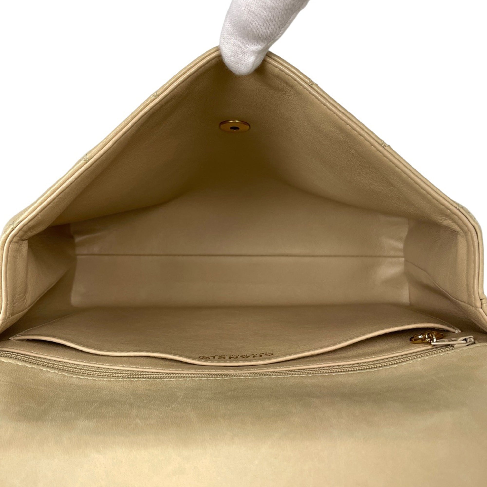 Chanel Beige Leather Handbag (Pre-Owned)