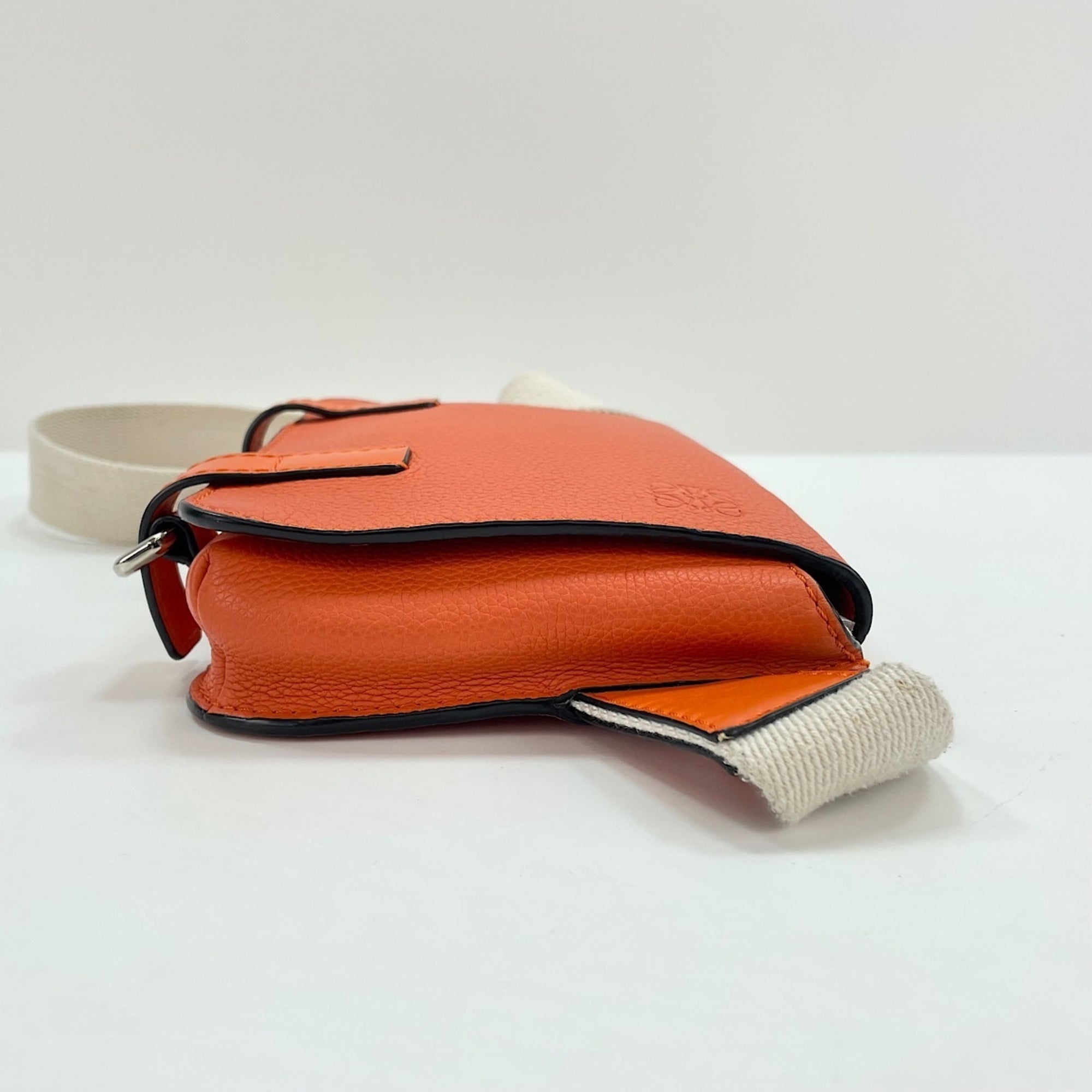Loewe Orange Leather Shoulder Bag (Pre-Owned)