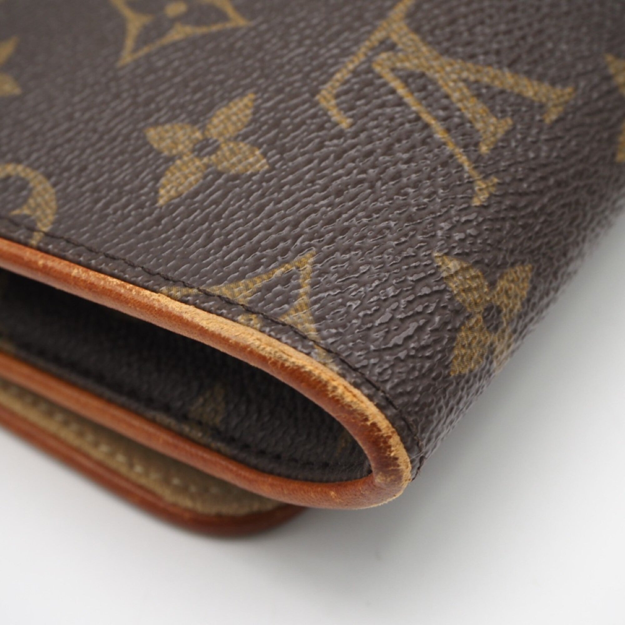Louis Vuitton Brown Coated Canvas Leather Pochette Shoulder Bag (Pre-Owned)