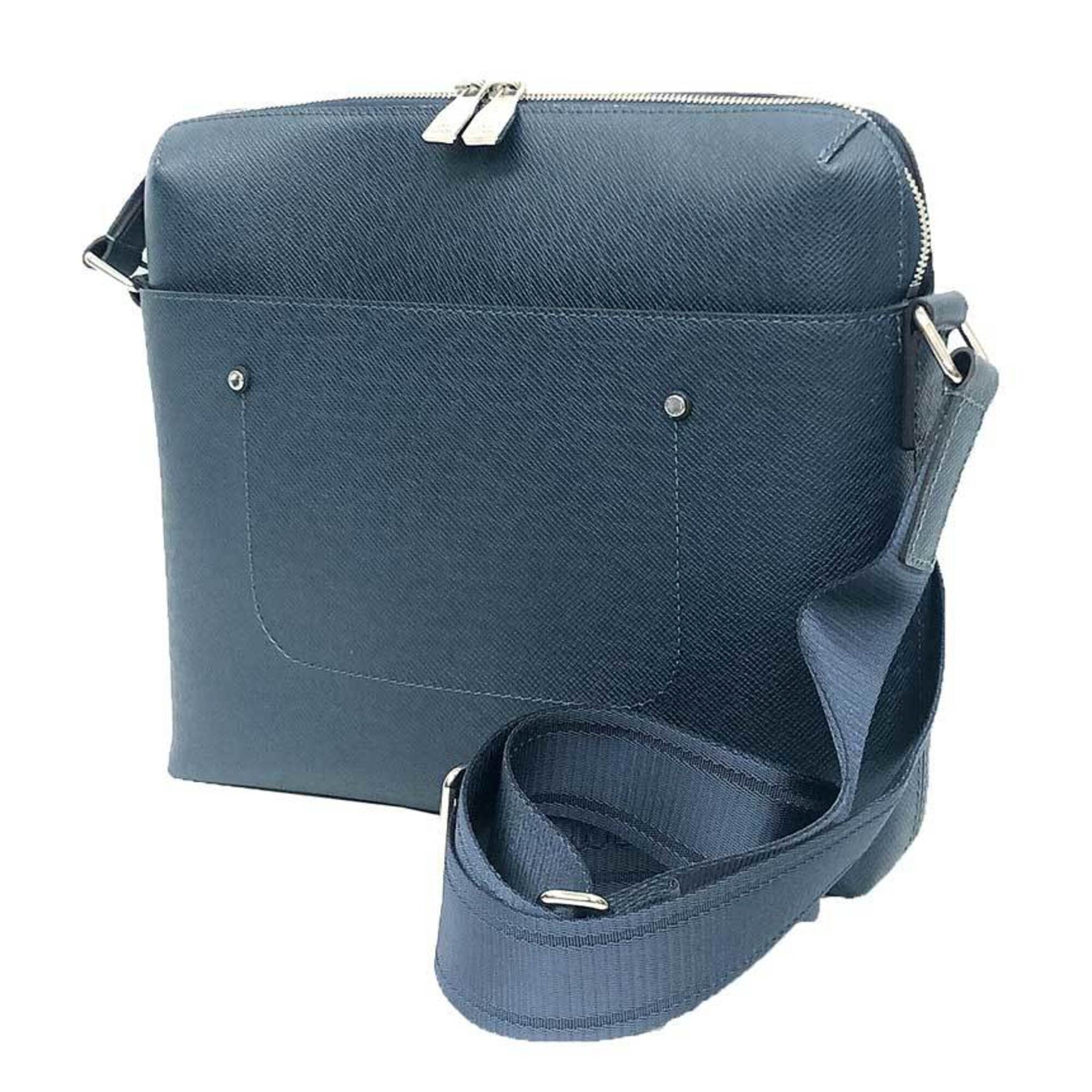 Louis Vuitton Navy Ocean Taiga Leather Shoulder Bag (Pre-Owned)