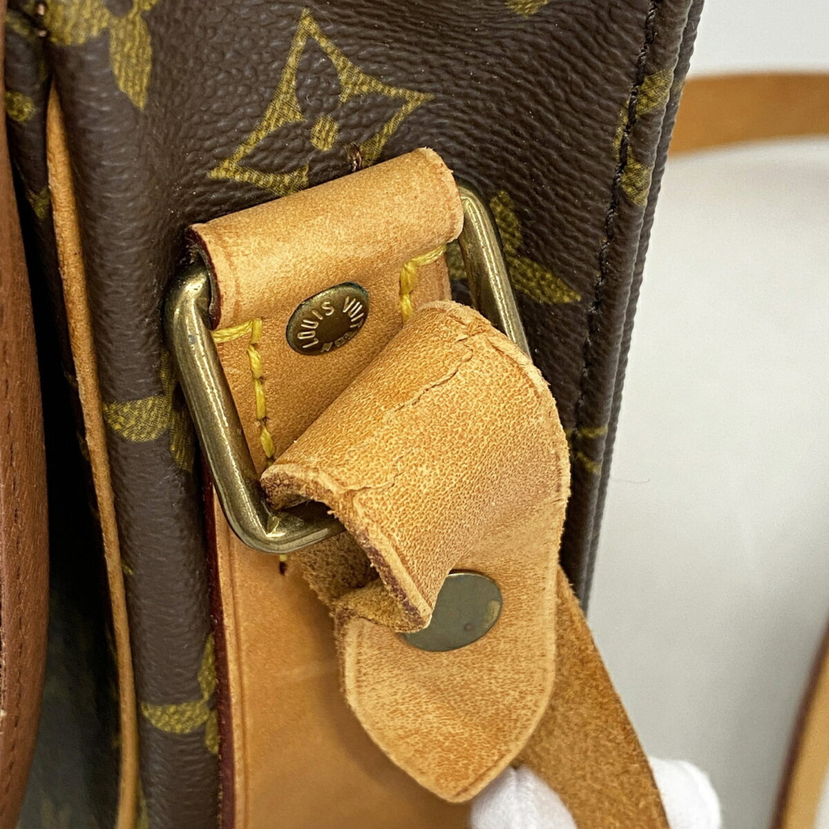 Louis Vuitton Brown Shoulder Bag (Pre-Owned)