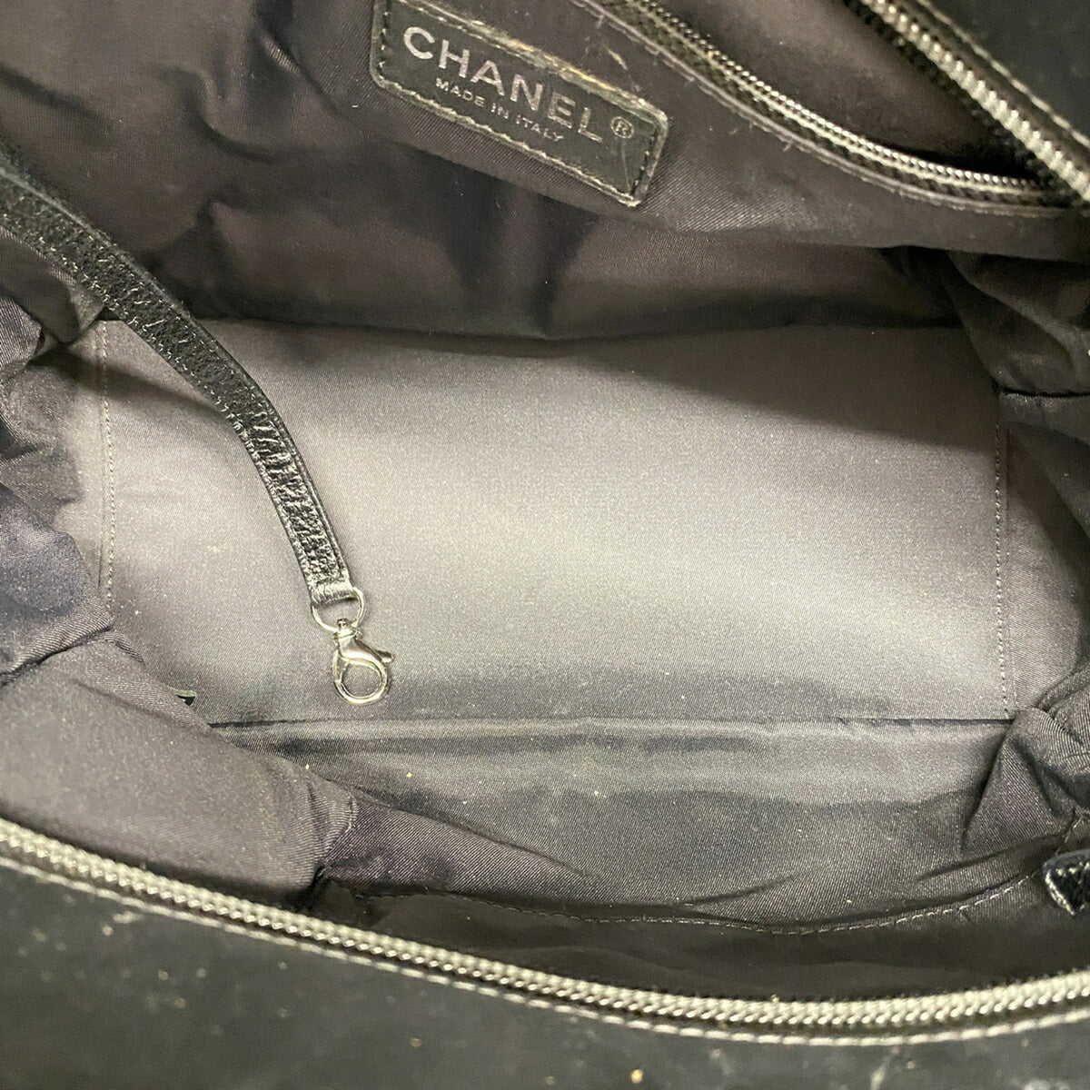 Chanel Black Leather Tote Bag (Pre-Owned)