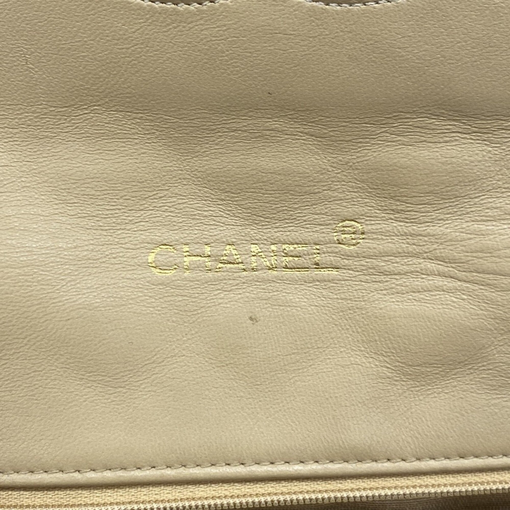 Chanel Beige Leather Shoulder Bag (Pre-Owned)