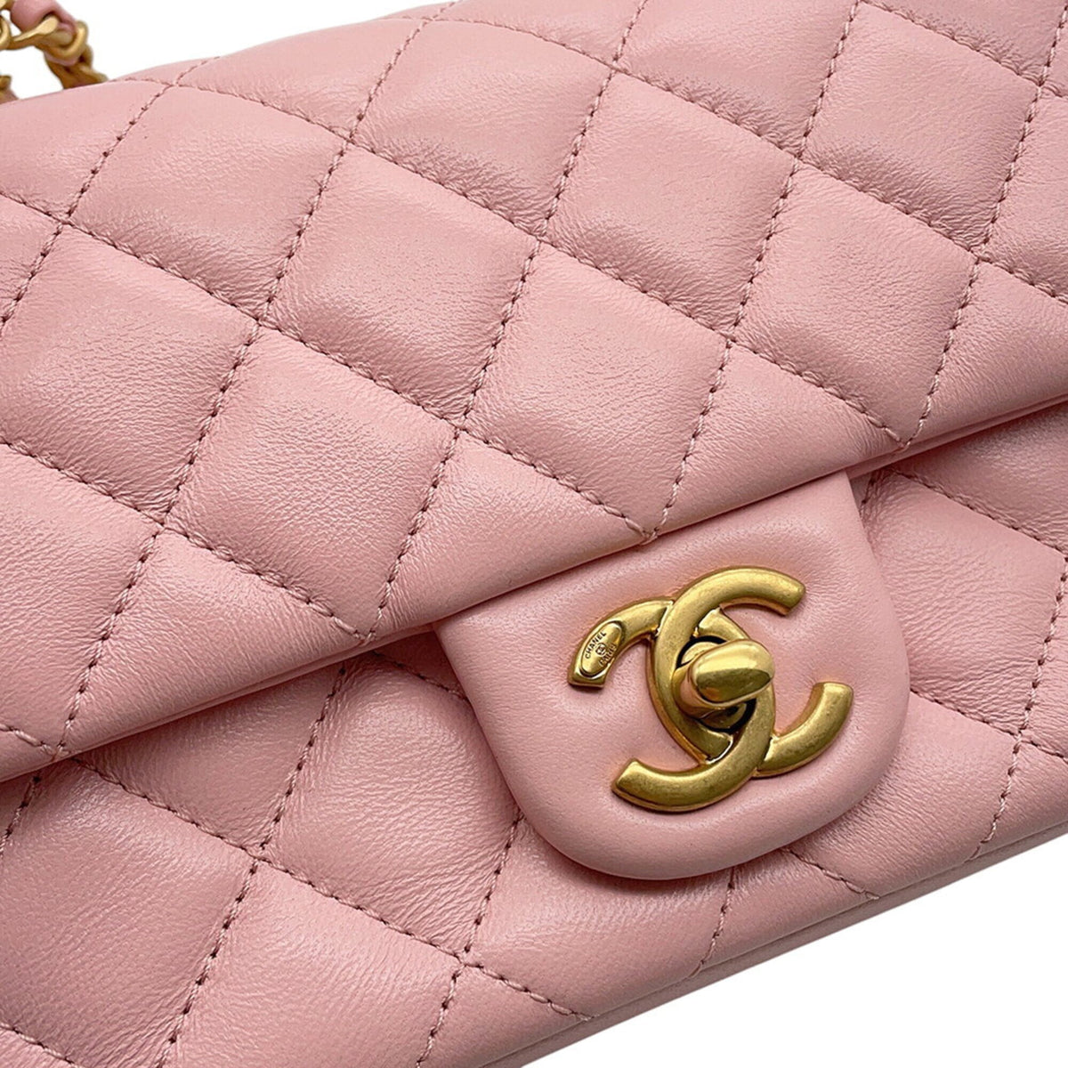 Chanel Pink Leather Shoulder Bag (Pre-Owned)