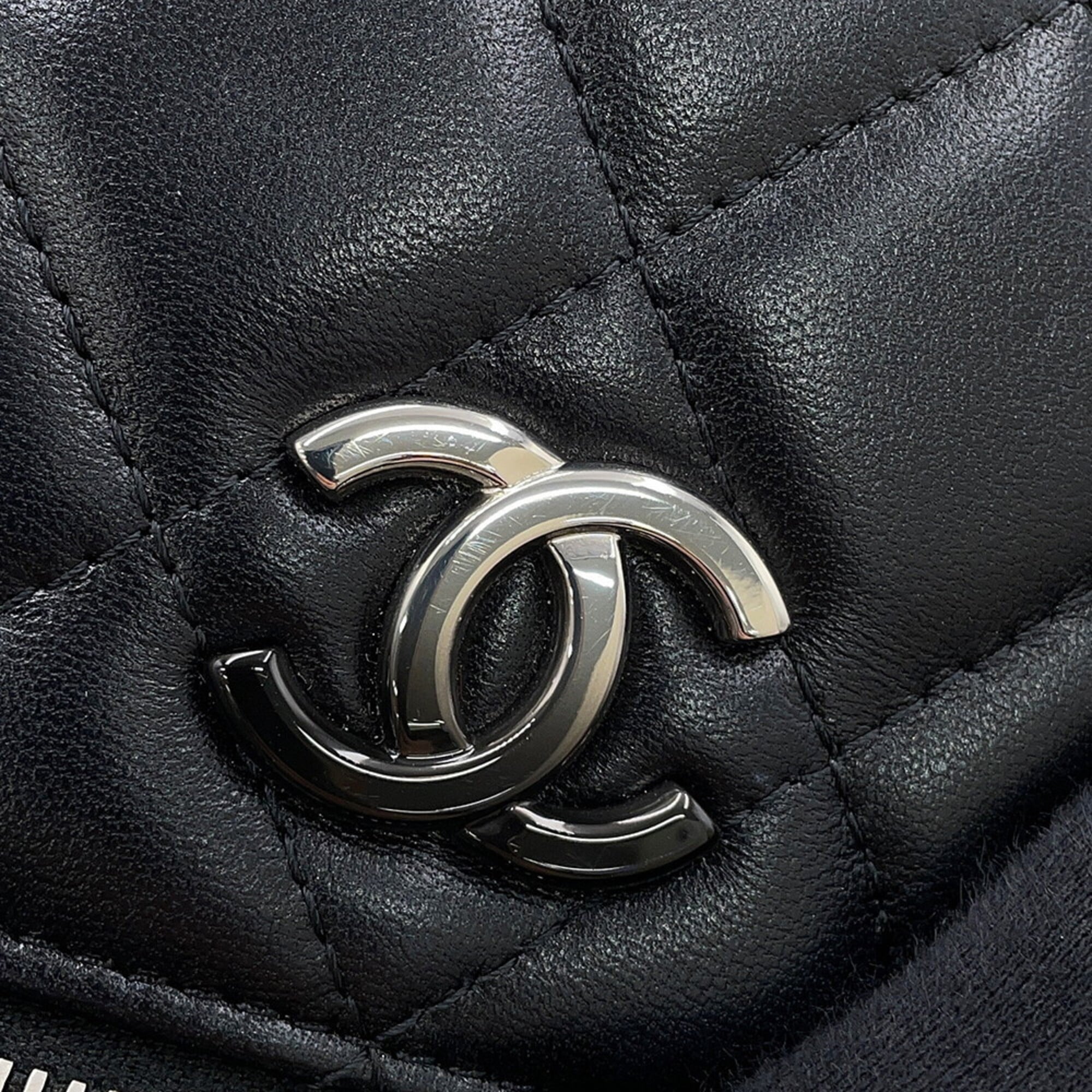 Chanel Black Quilting Handbag Shoulder Bag (Pre-Owned)