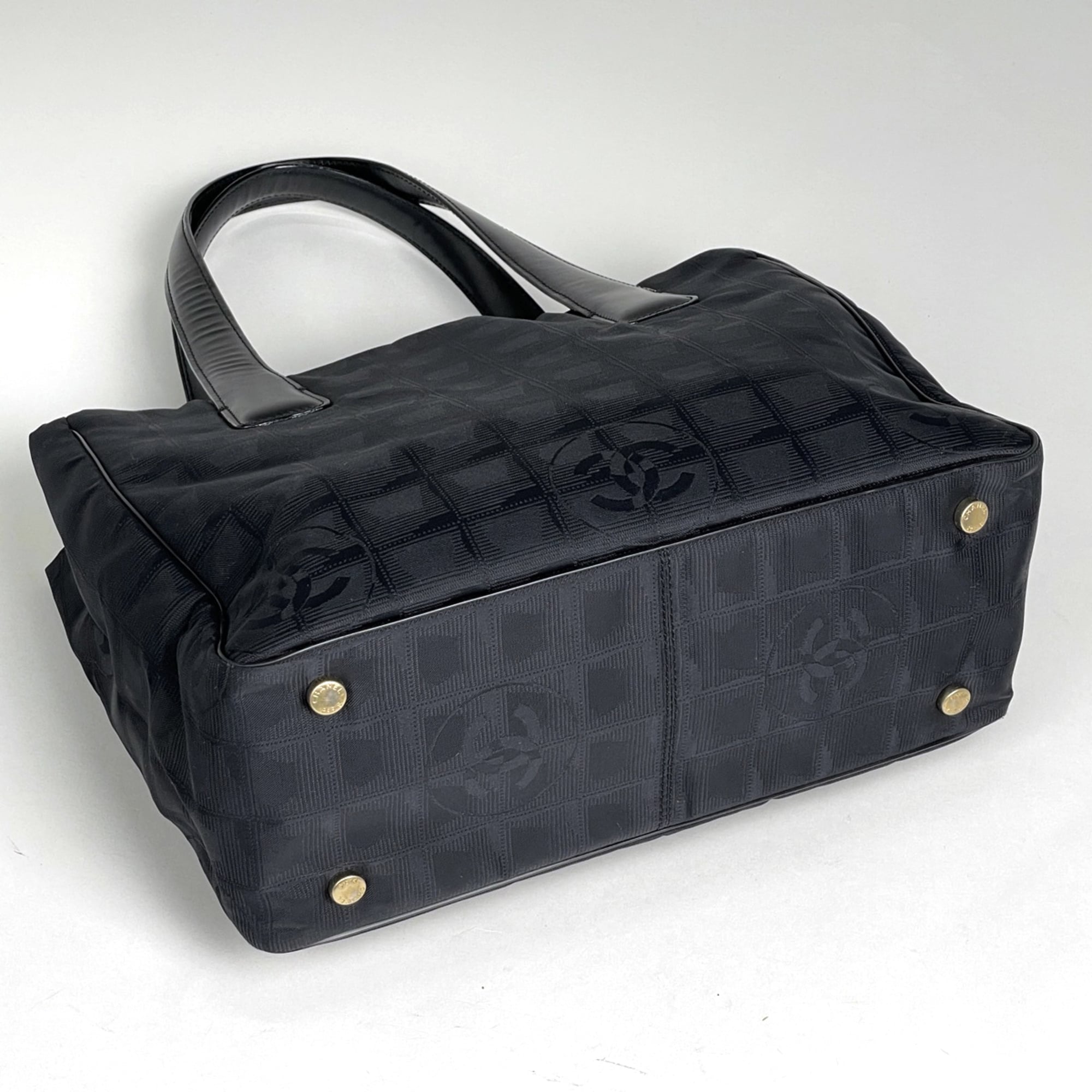 Chanel New Travel Line Black Nylon Leather Handbag (Pre-Owned)