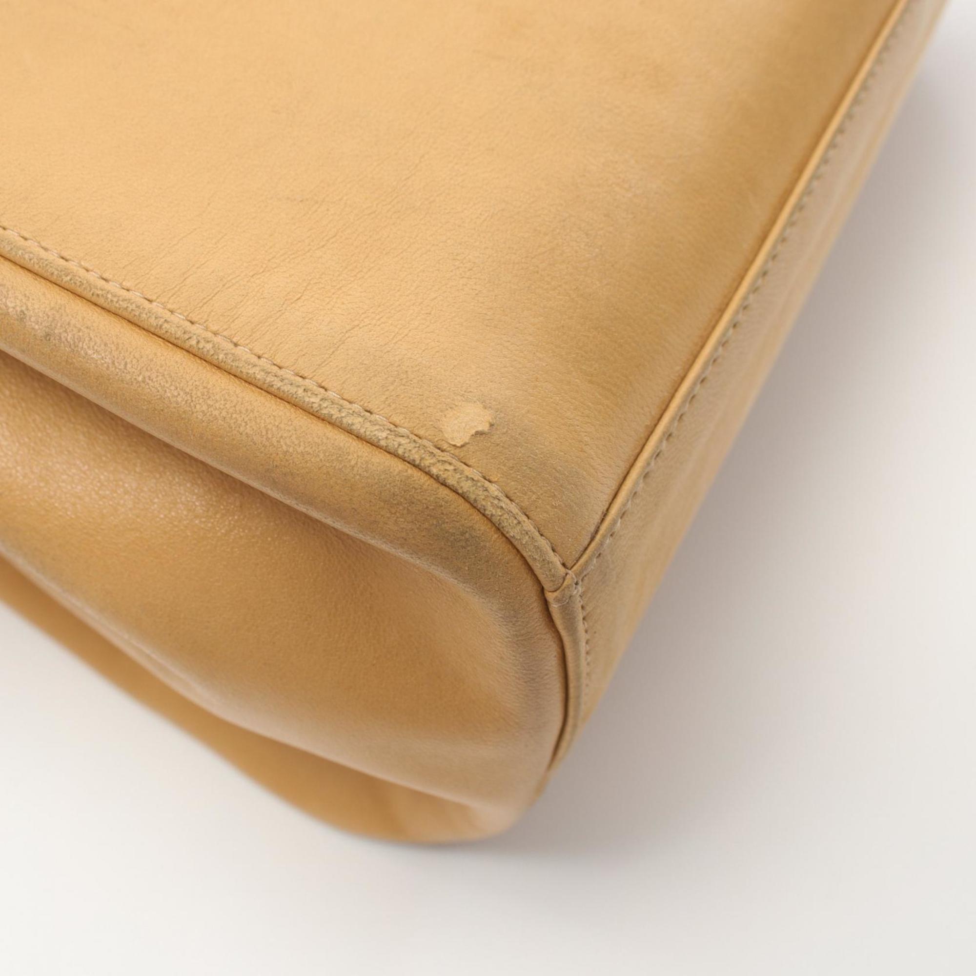 Chanel Beige Leather Shoulder Bag (Pre-Owned)