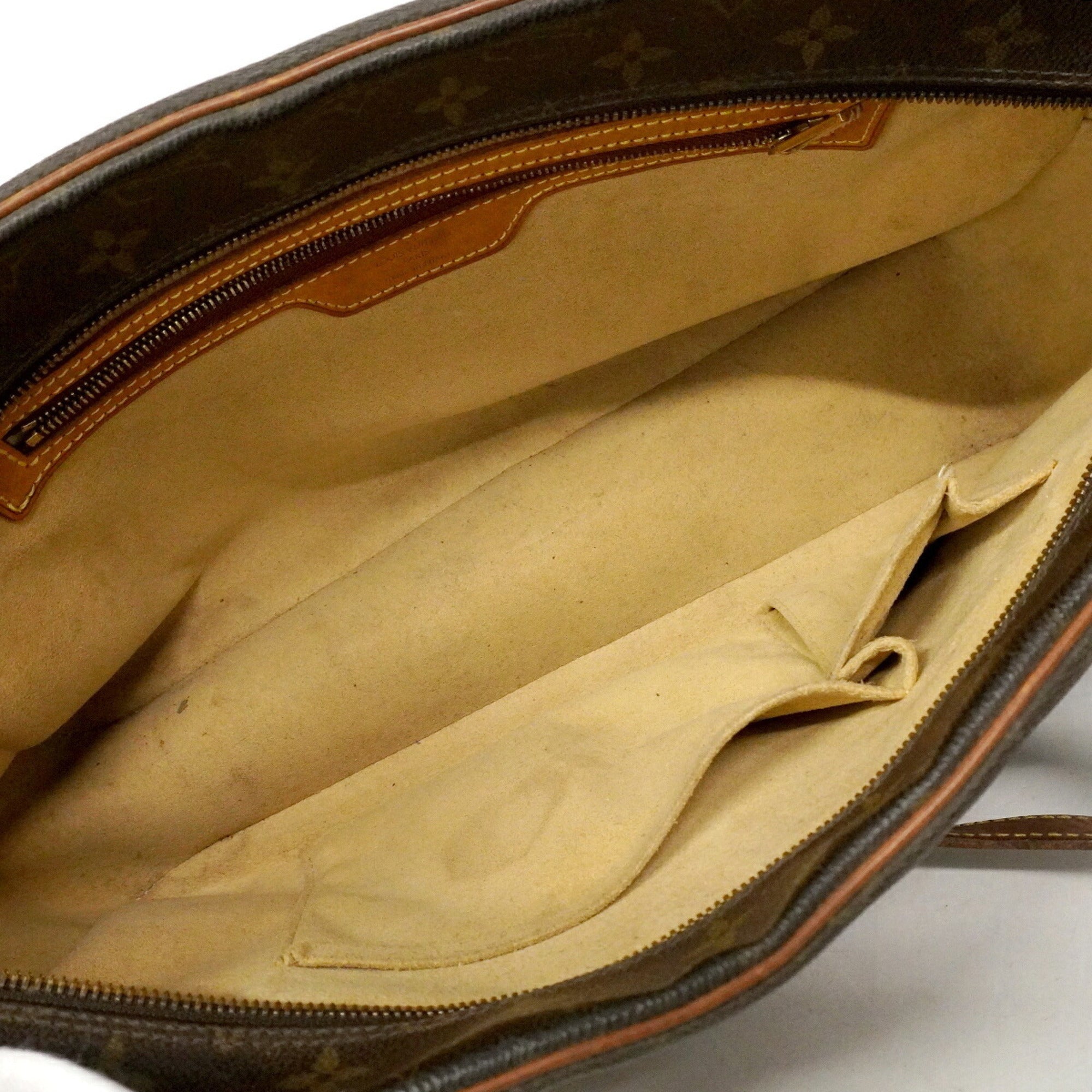 Louis Vuitton Brown Shoulder Bag (Pre-Owned)