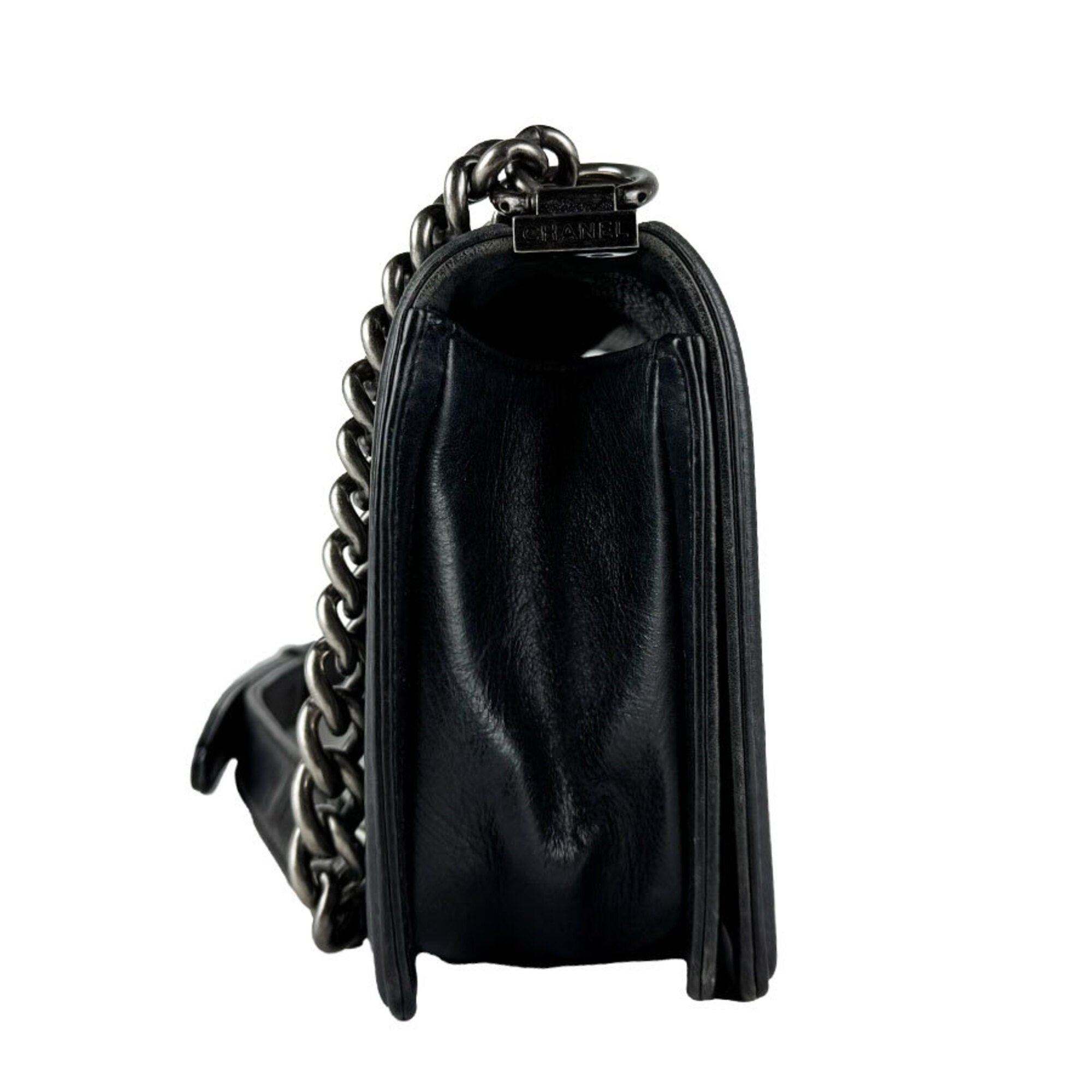 Chanel Black Leather Shoulder Bag (Pre-Owned)