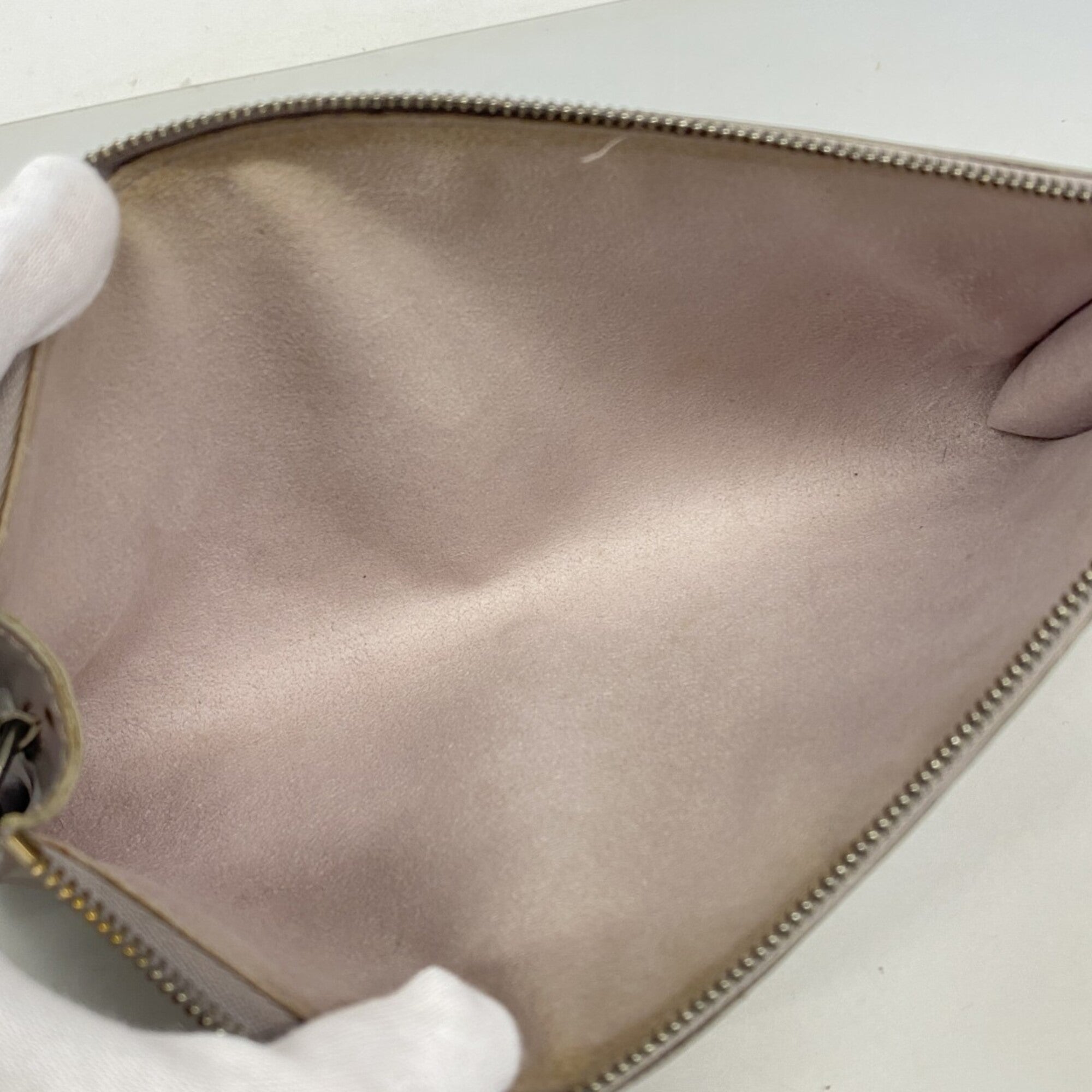 Louis Vuitton Lilac Pouch (Pre-Owned)