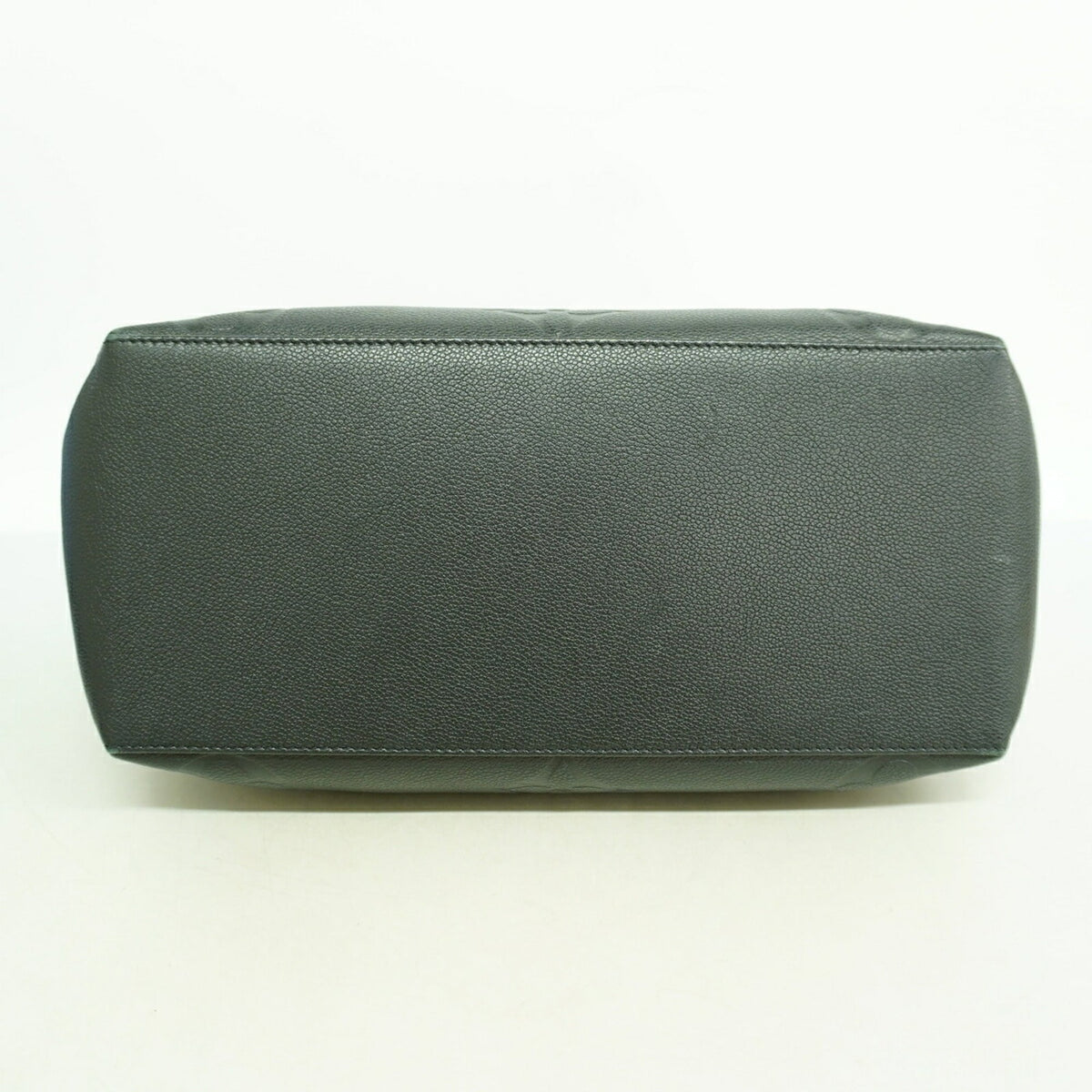 Louis Vuitton Noir Handbag (Pre-Owned)