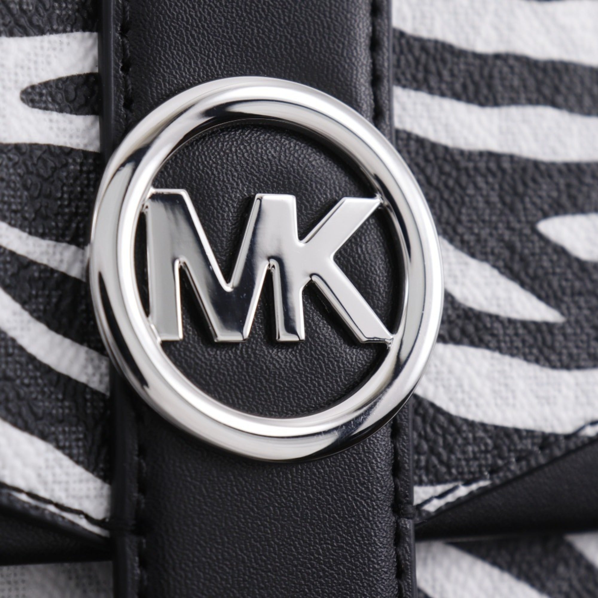 Michael Kors Black White Pvc Shoulder Bag (Pre-Owned)