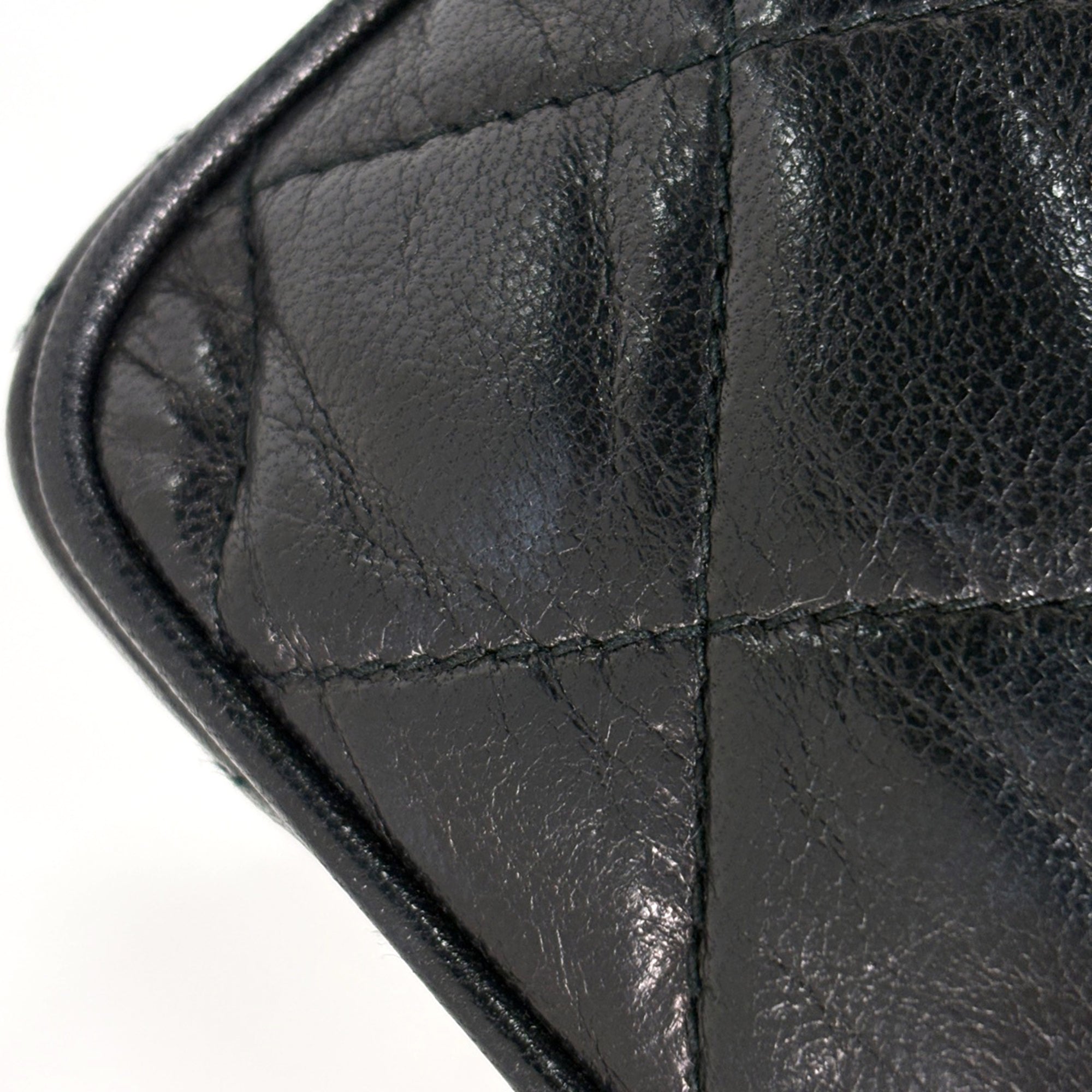 Chanel Black Leather Shoulder Bag (Pre-Owned)