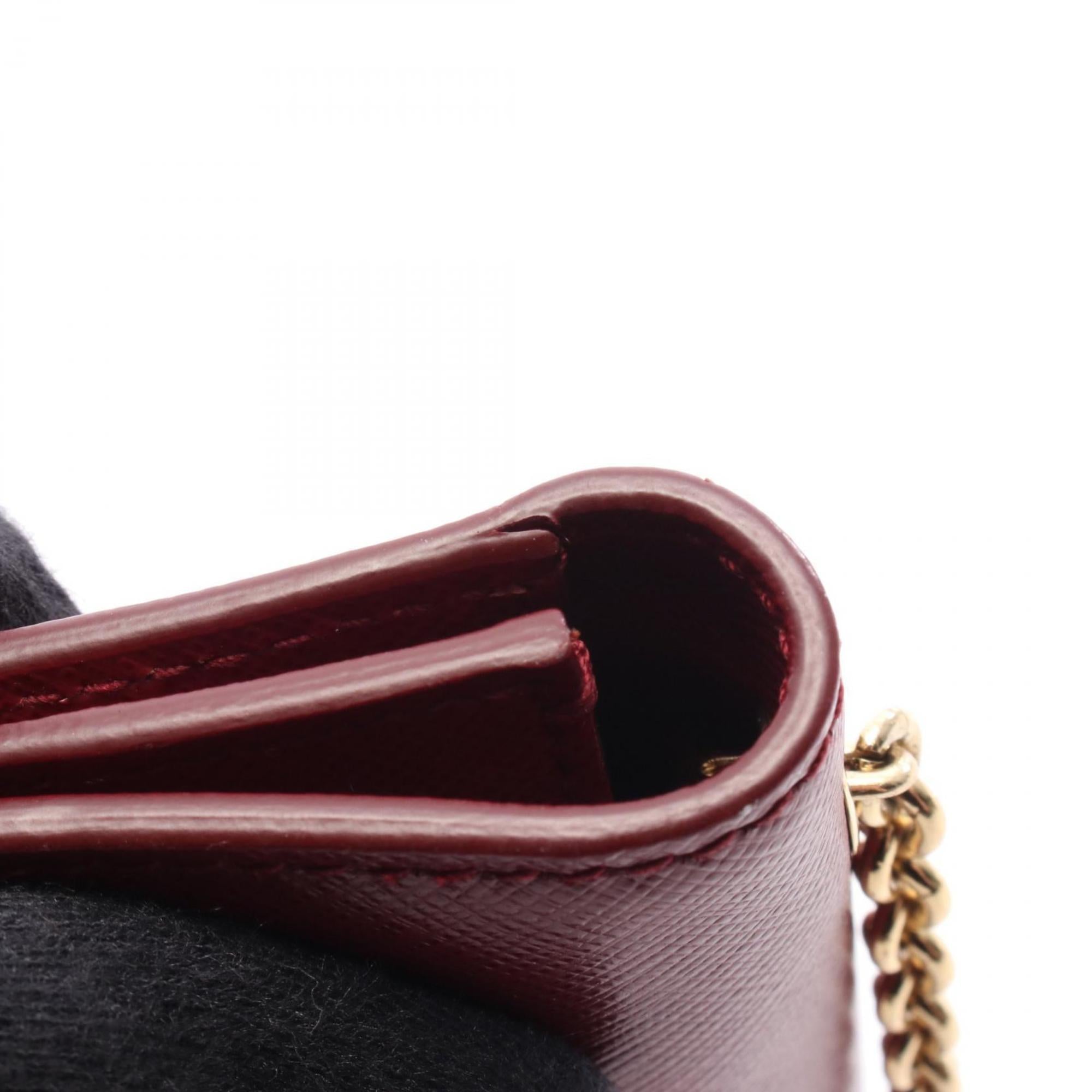 Salvatore Ferragamo Red Color Leather Shoulder Bag (Pre-Owned)
