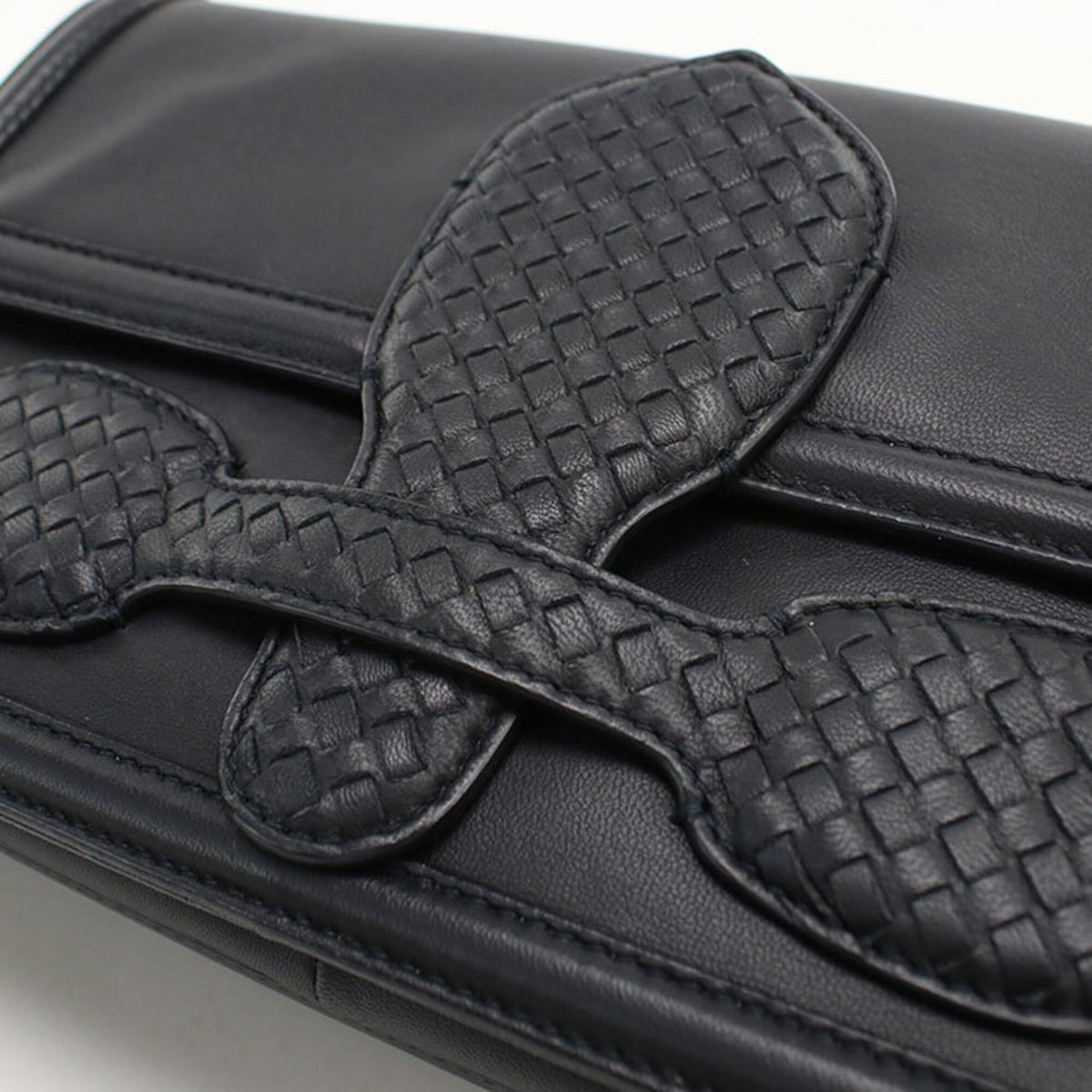 Bottega Veneta Black Leather Shoulder Bag (Pre-Owned)