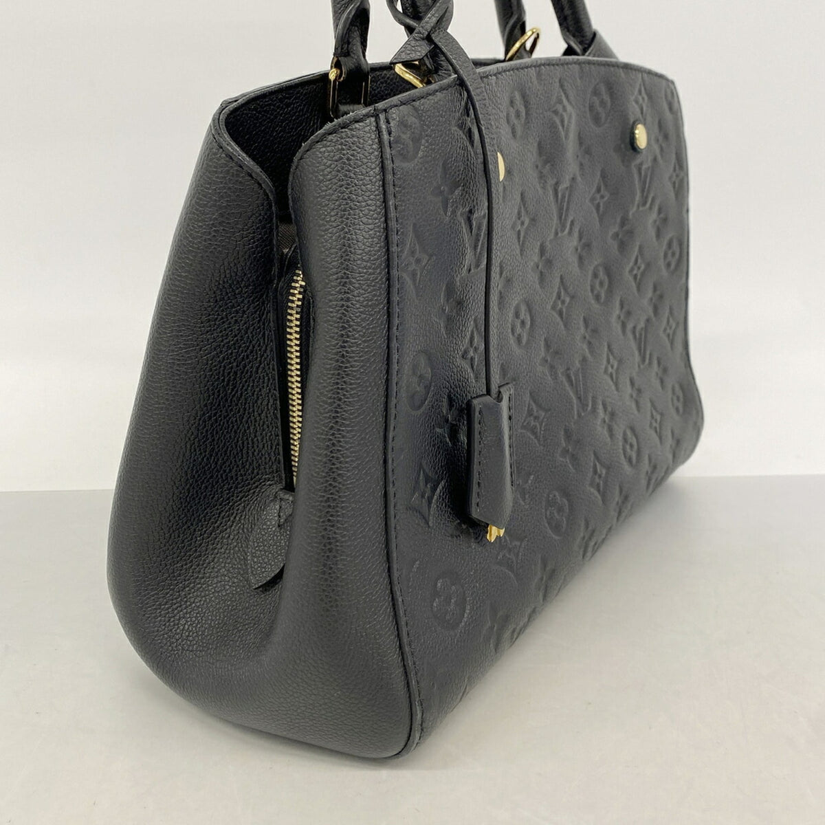 Louis Vuitton Noir Handbag (Pre-Owned)