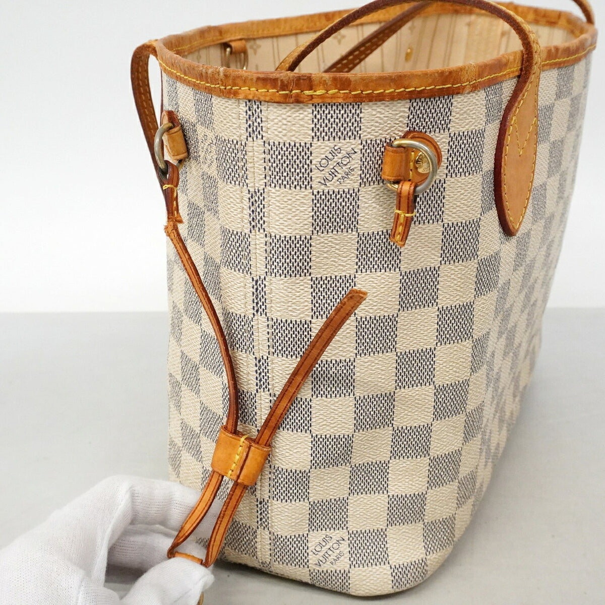 Louis Vuitton White Tote Bag (Pre-Owned)