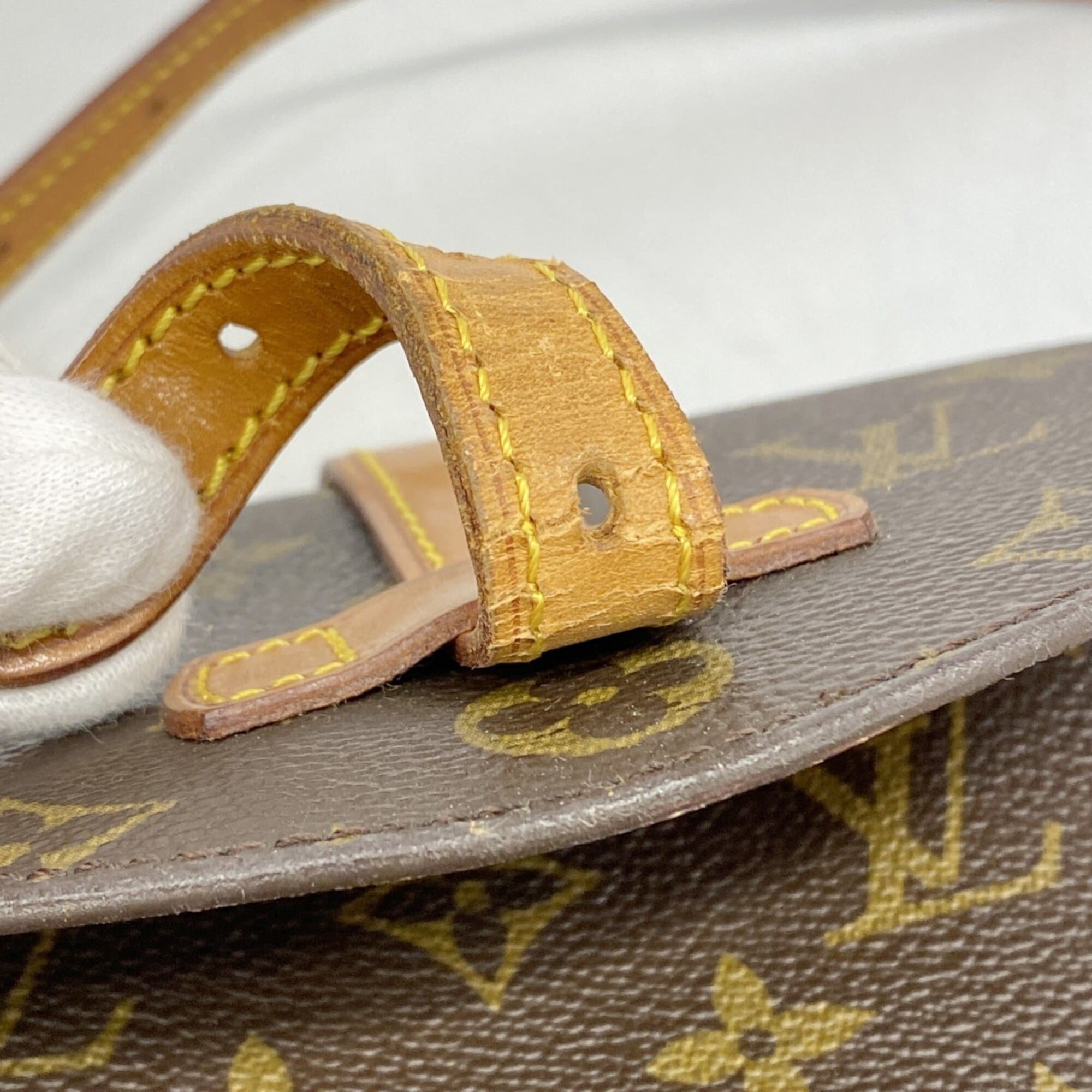 Louis Vuitton Brown Shoulder Bag (Pre-Owned)