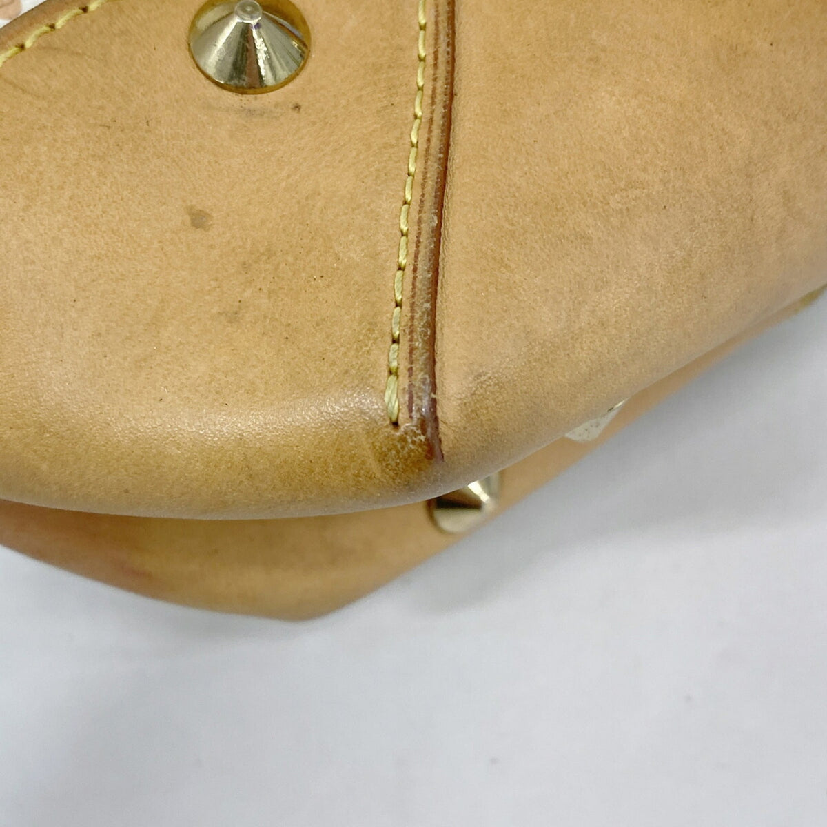Louis Vuitton Blanc Handbag (Pre-Owned)