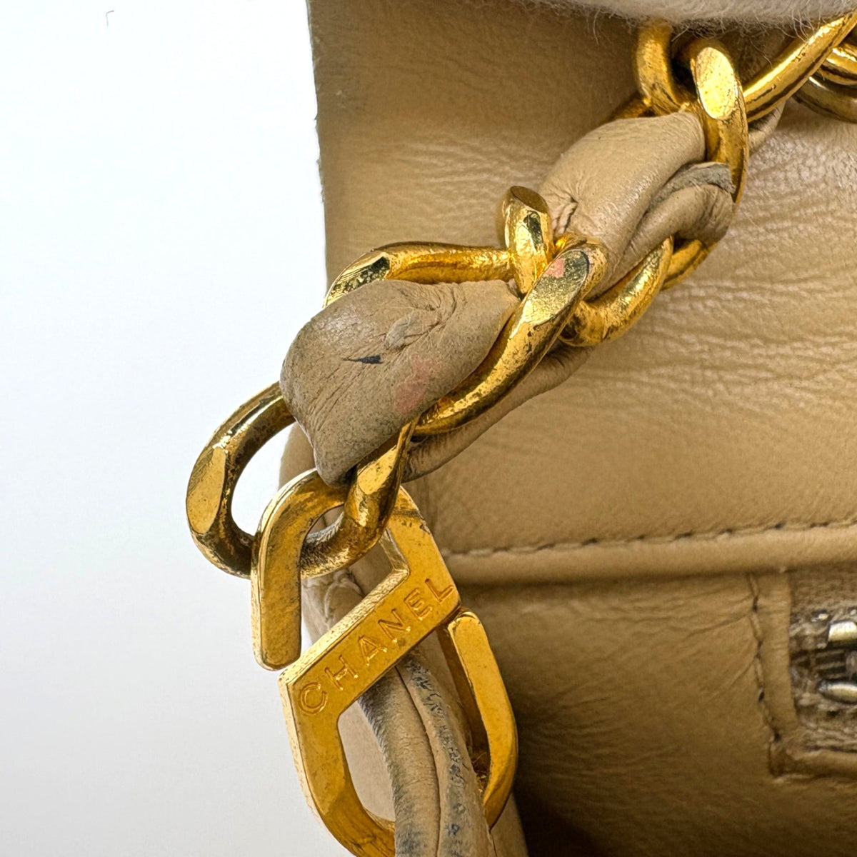 Chanel Matelasse Beige Leather Shoulder Bag (Pre-Owned)