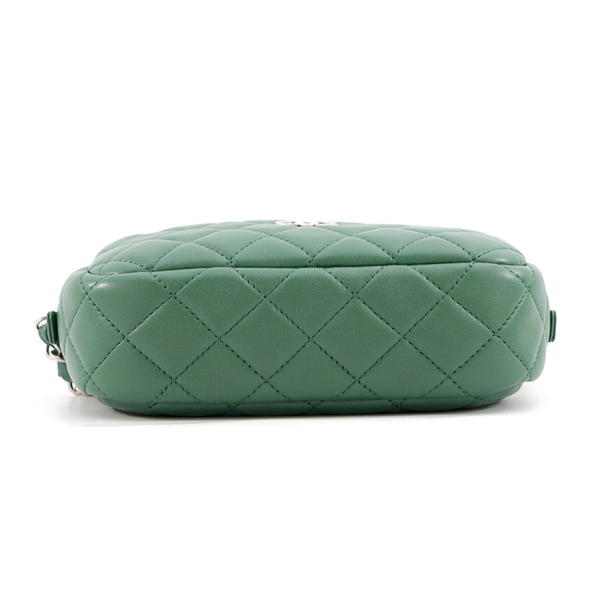 Chanel Matelasse Green Leather Pochette Shoulder Bag (Pre-Owned)