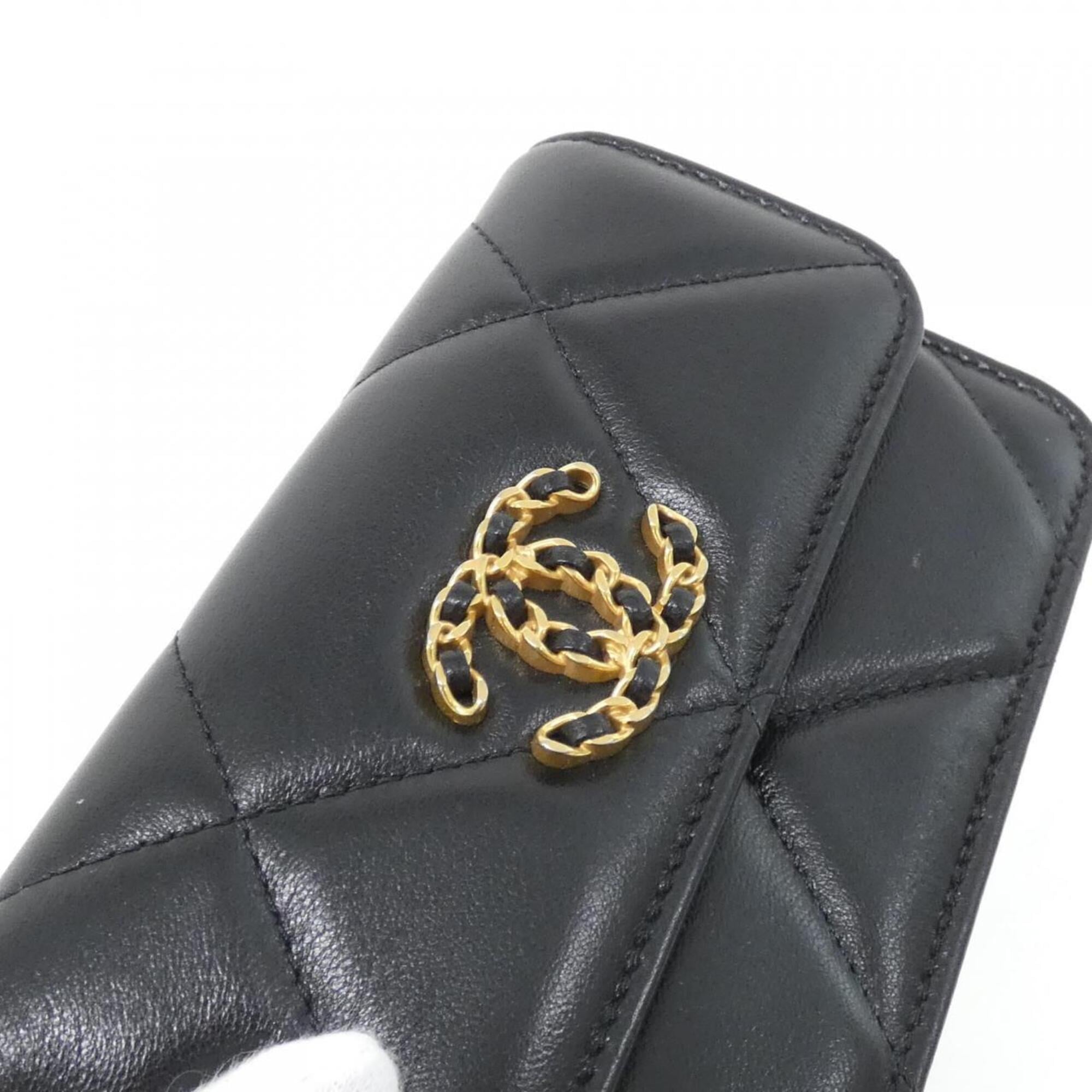 Chanel Black Leather Handbag Shoulder Bag (Pre-Owned)