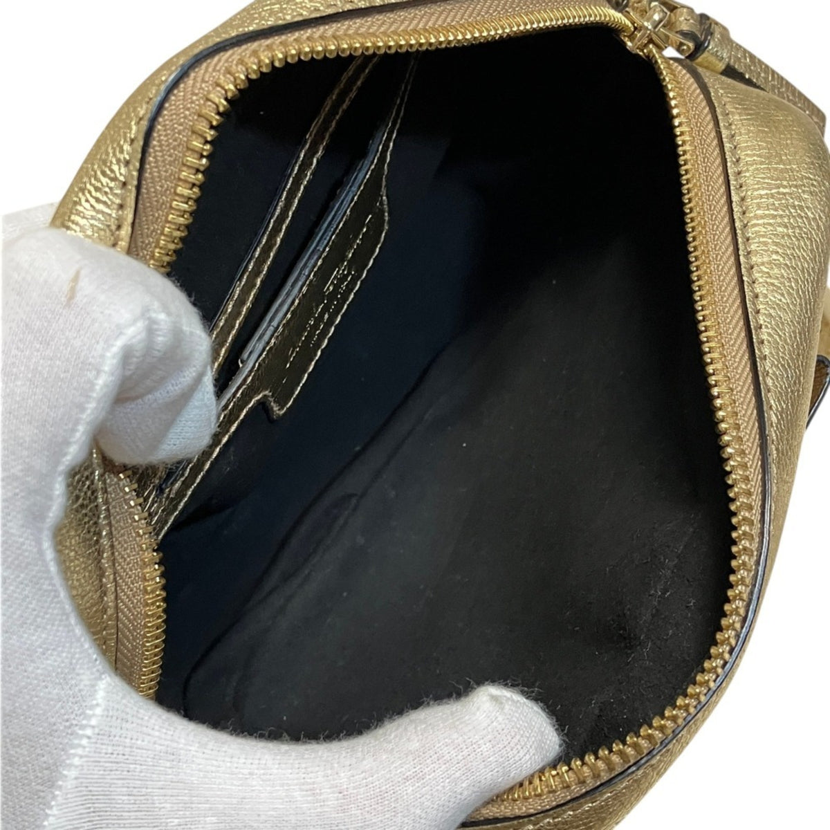 Salvatore Ferragamo Gold Shoulder Bag (Pre-Owned)