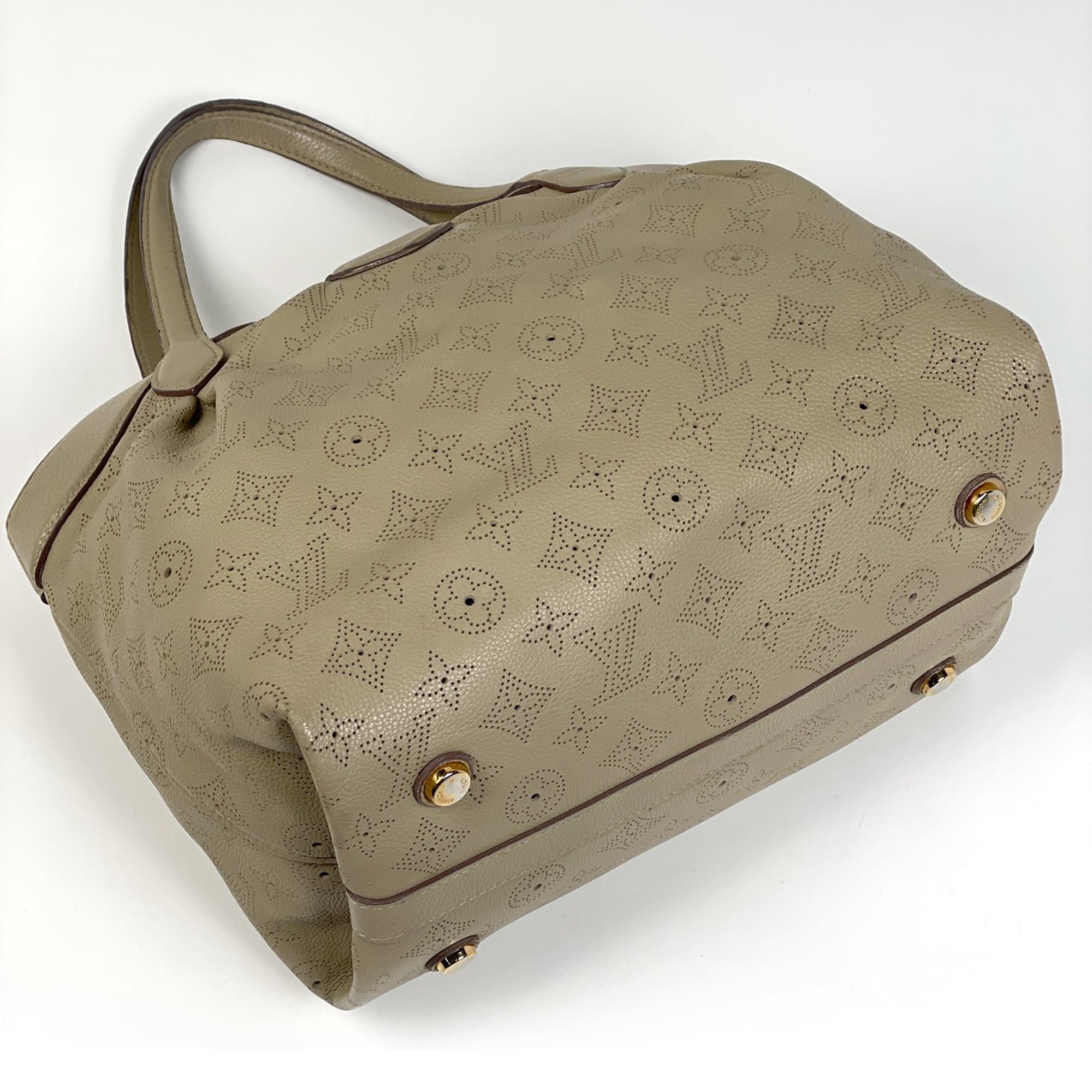 Louis Vuitton Beige Opal Monogram Mahina Leather Tote Bag (Pre-Owned)