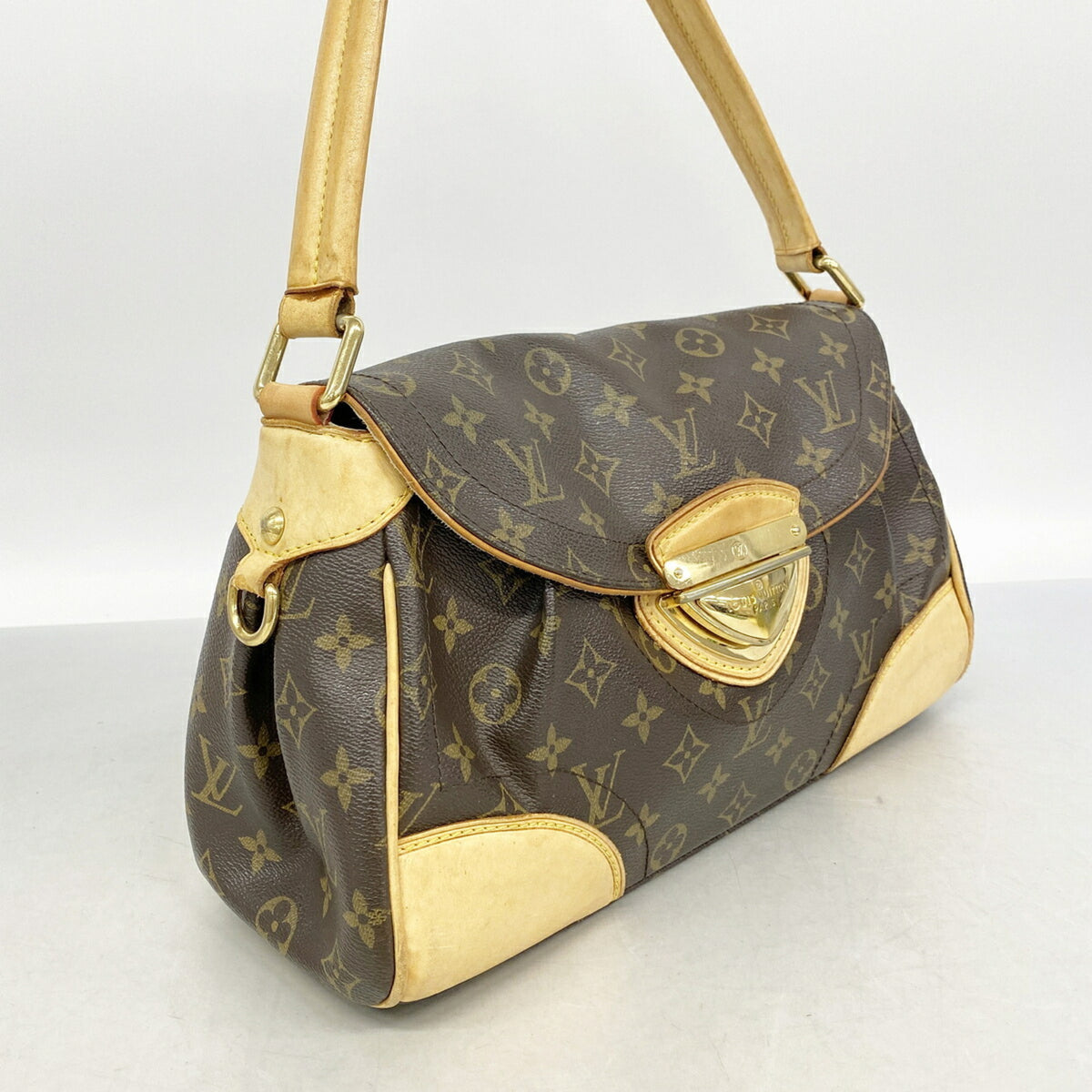 Louis Vuitton Brown Shoulder Bag (Pre-Owned)