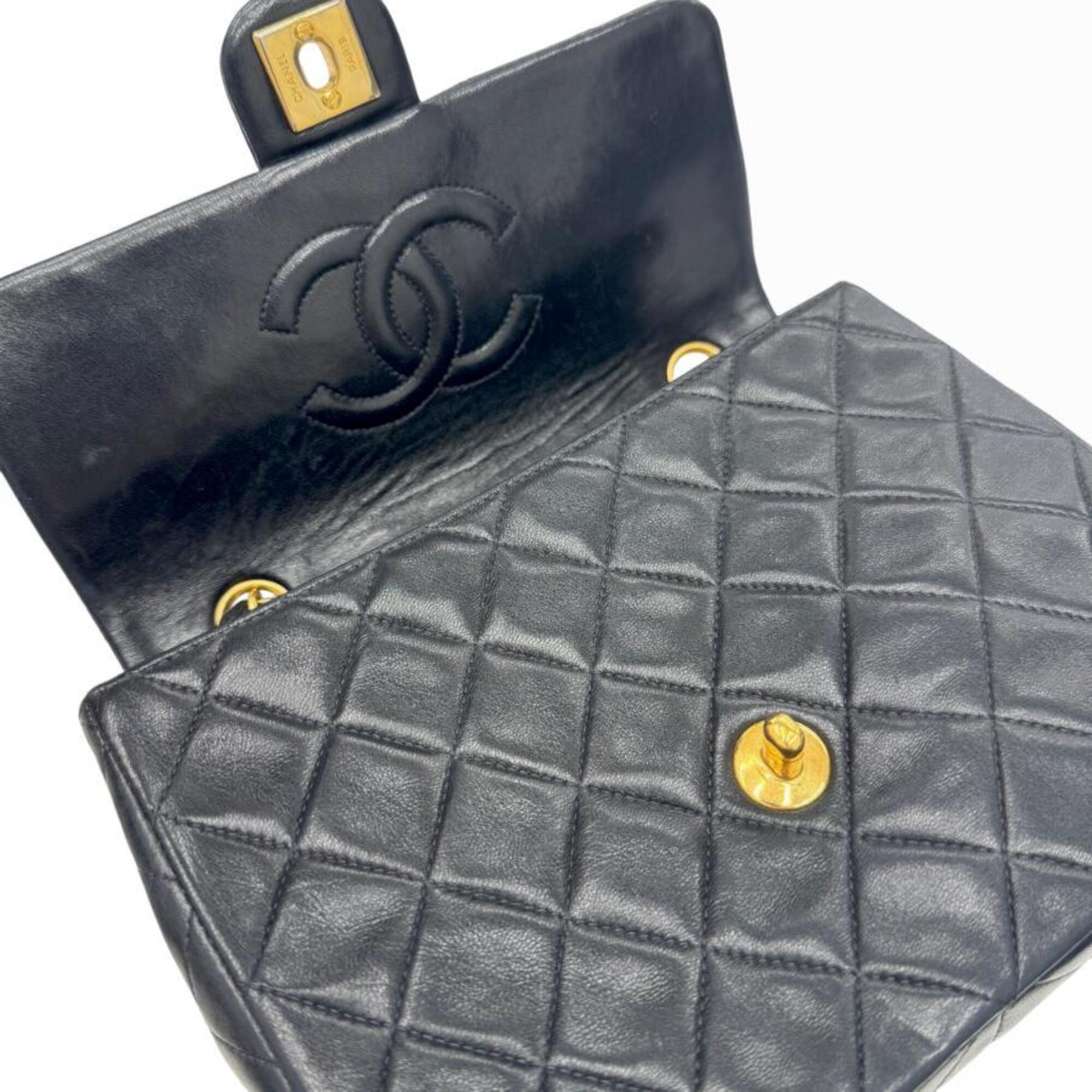 Chanel Black Leather Shoulder Bag (Pre-Owned)