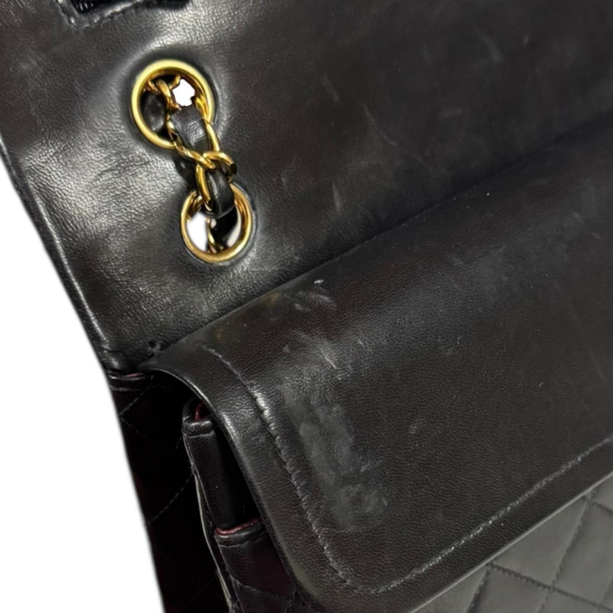 Chanel Matelasse Black Leather Shoulder Bag (Pre-Owned)