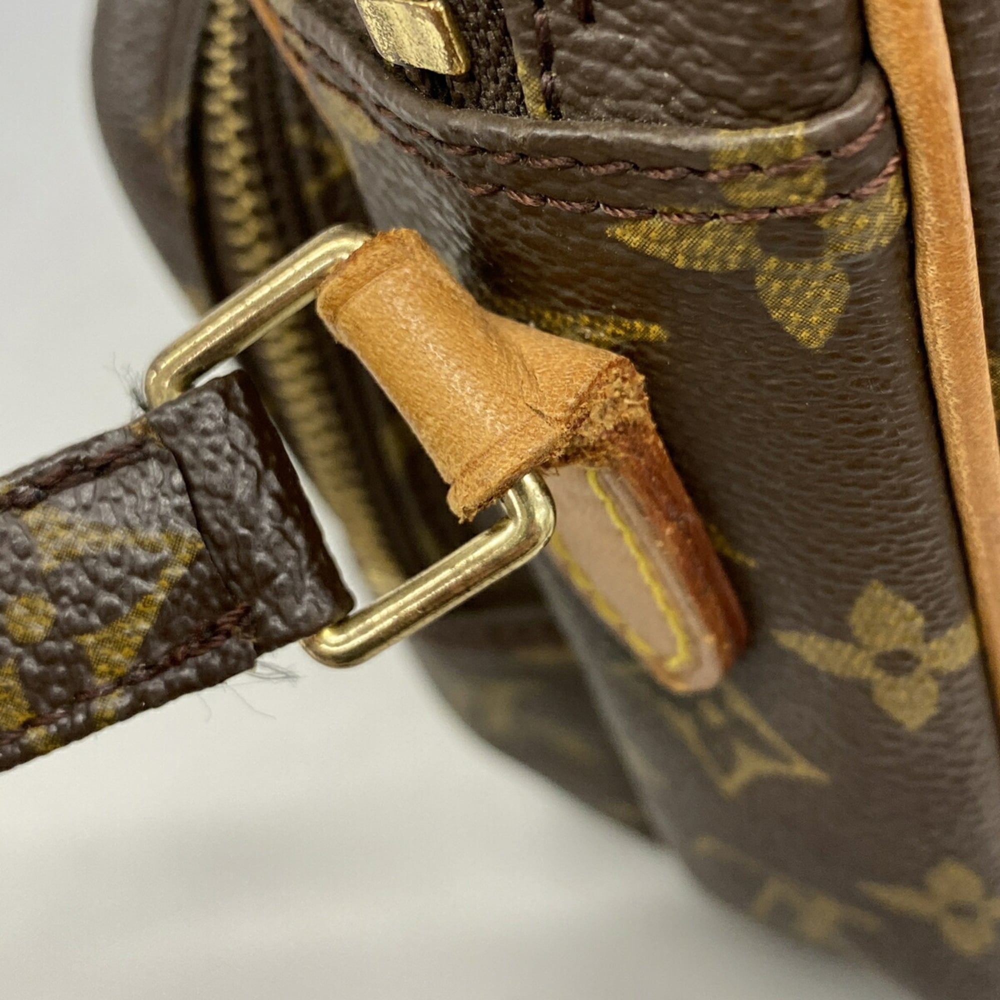 Louis Vuitton Brown Shoulder Bag (Pre-Owned)