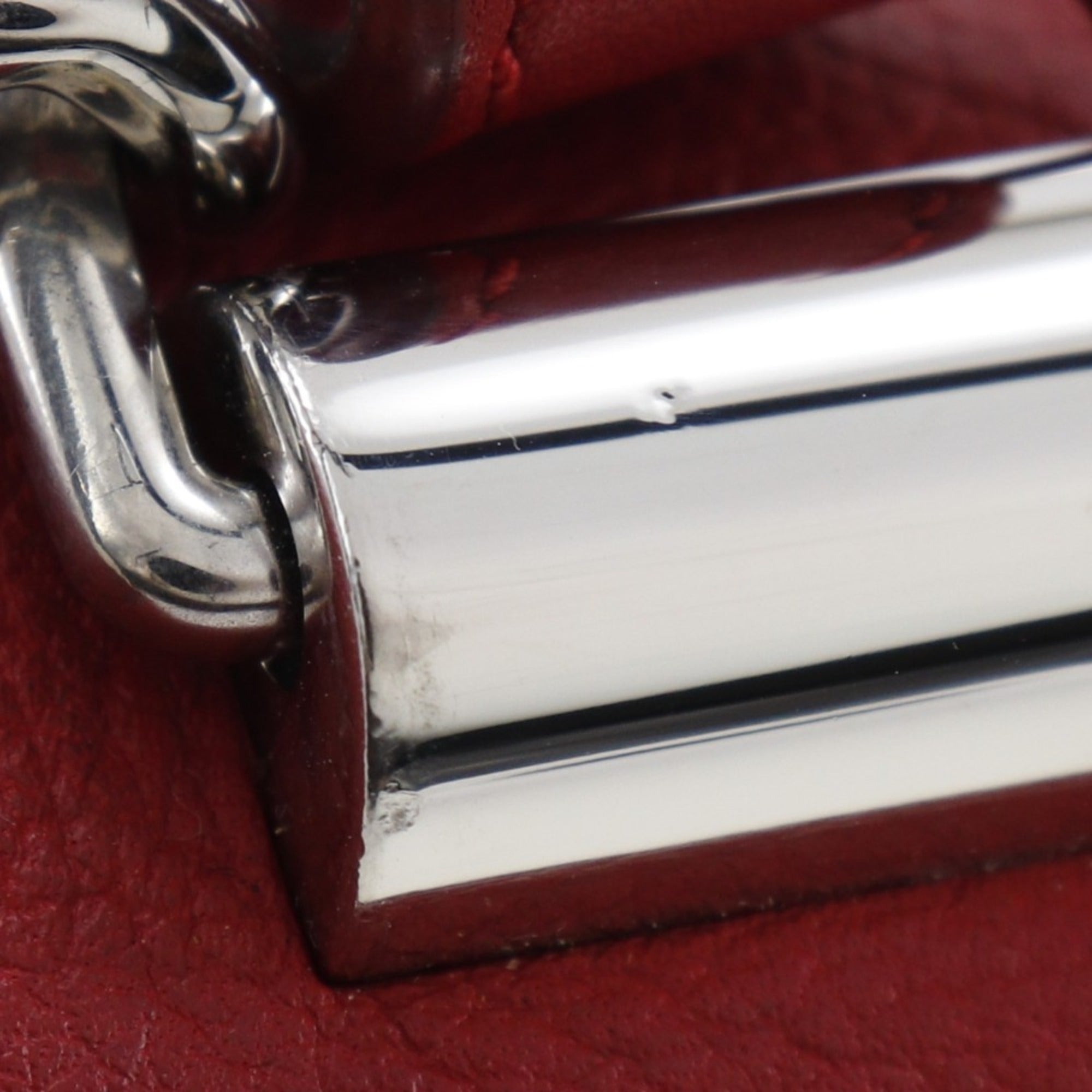Louis Vuitton Red Color Ruby Leather Shoulder Bag (Pre-Owned)